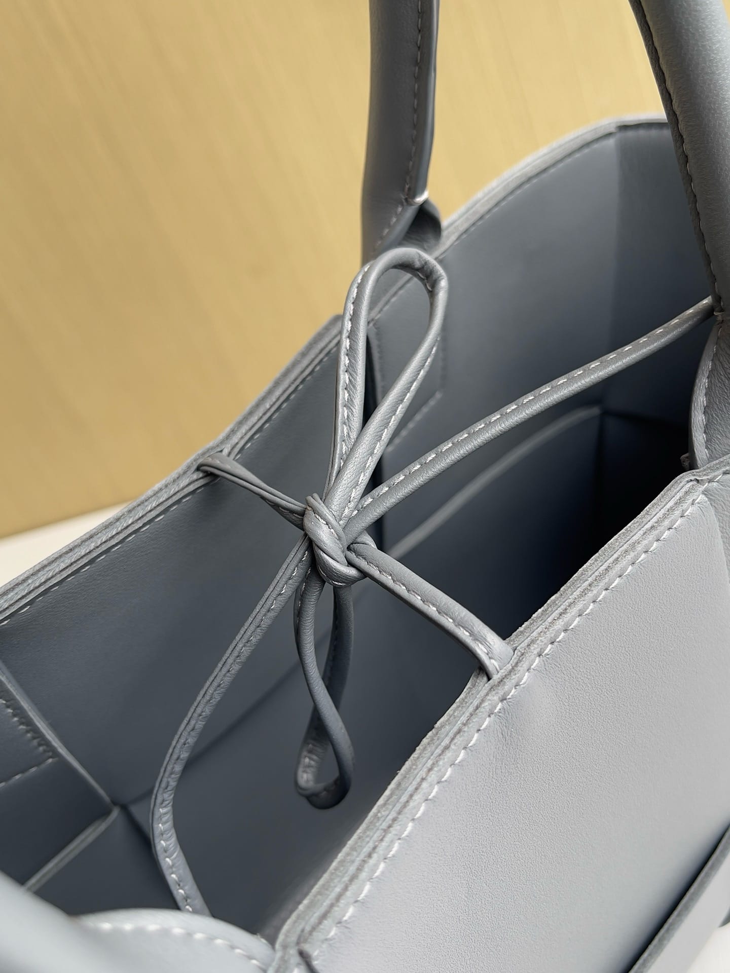 Arco tote Bottega Veneta 652867.35