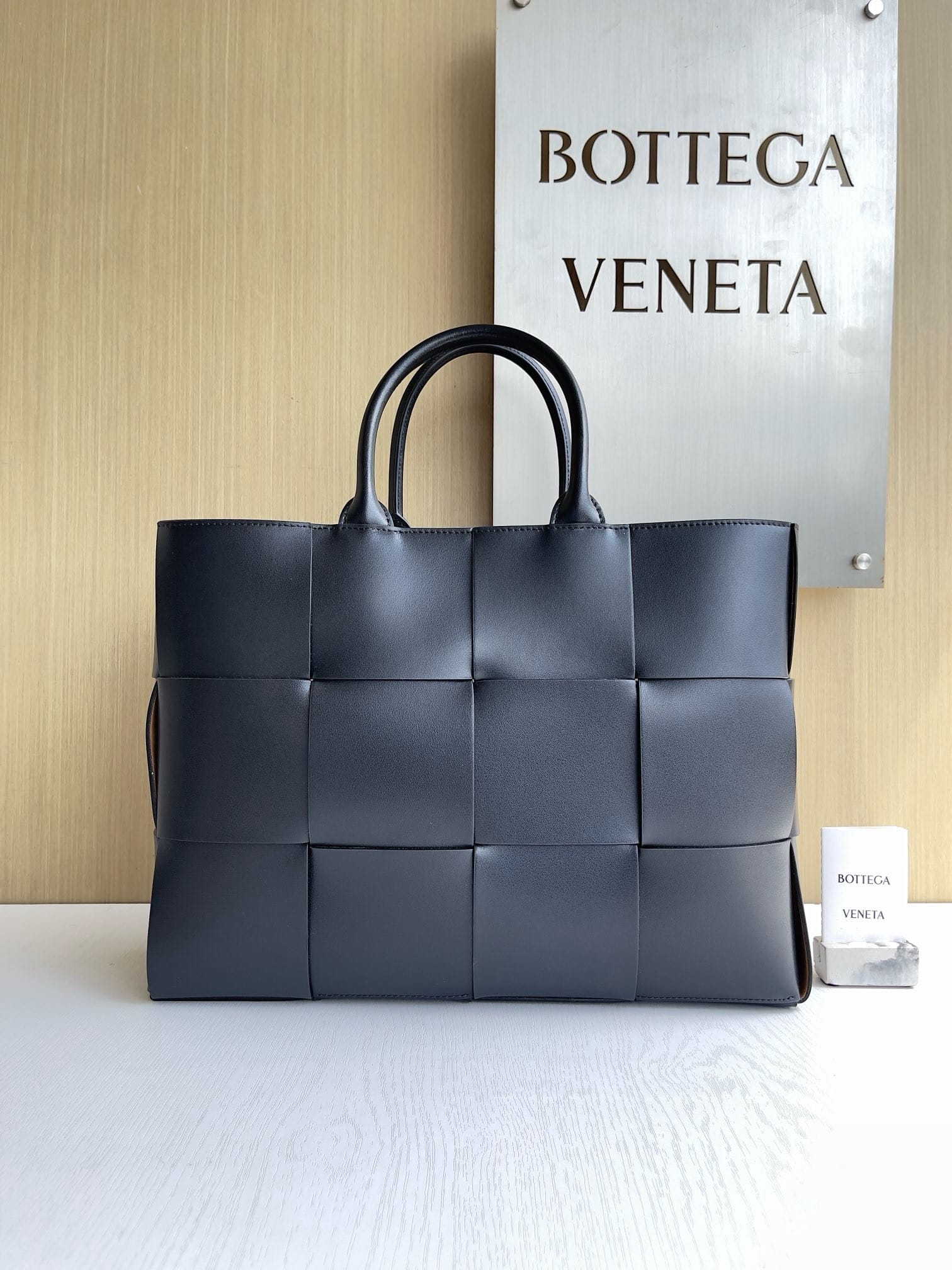Arco tote Bottega Veneta 729244.4