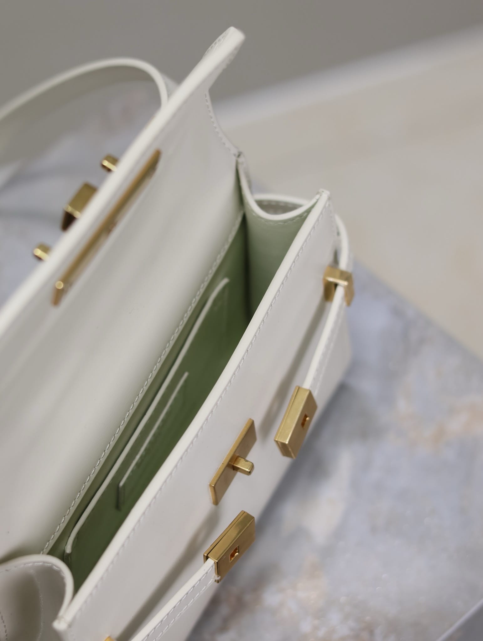 Manhattan 19cm Saint Laurent 727766.4