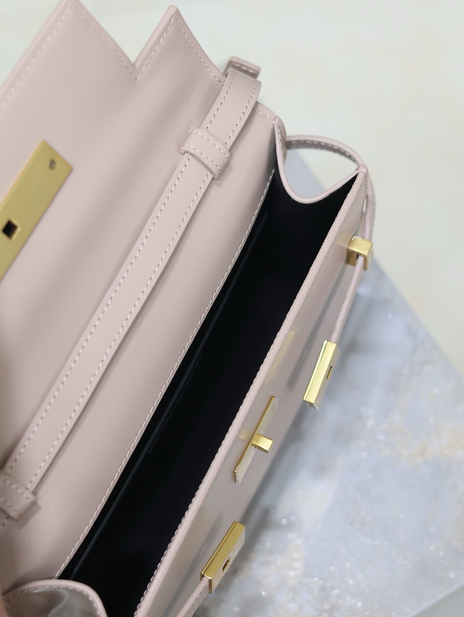 Manhattan 24cm Saint Laurent 675626.2