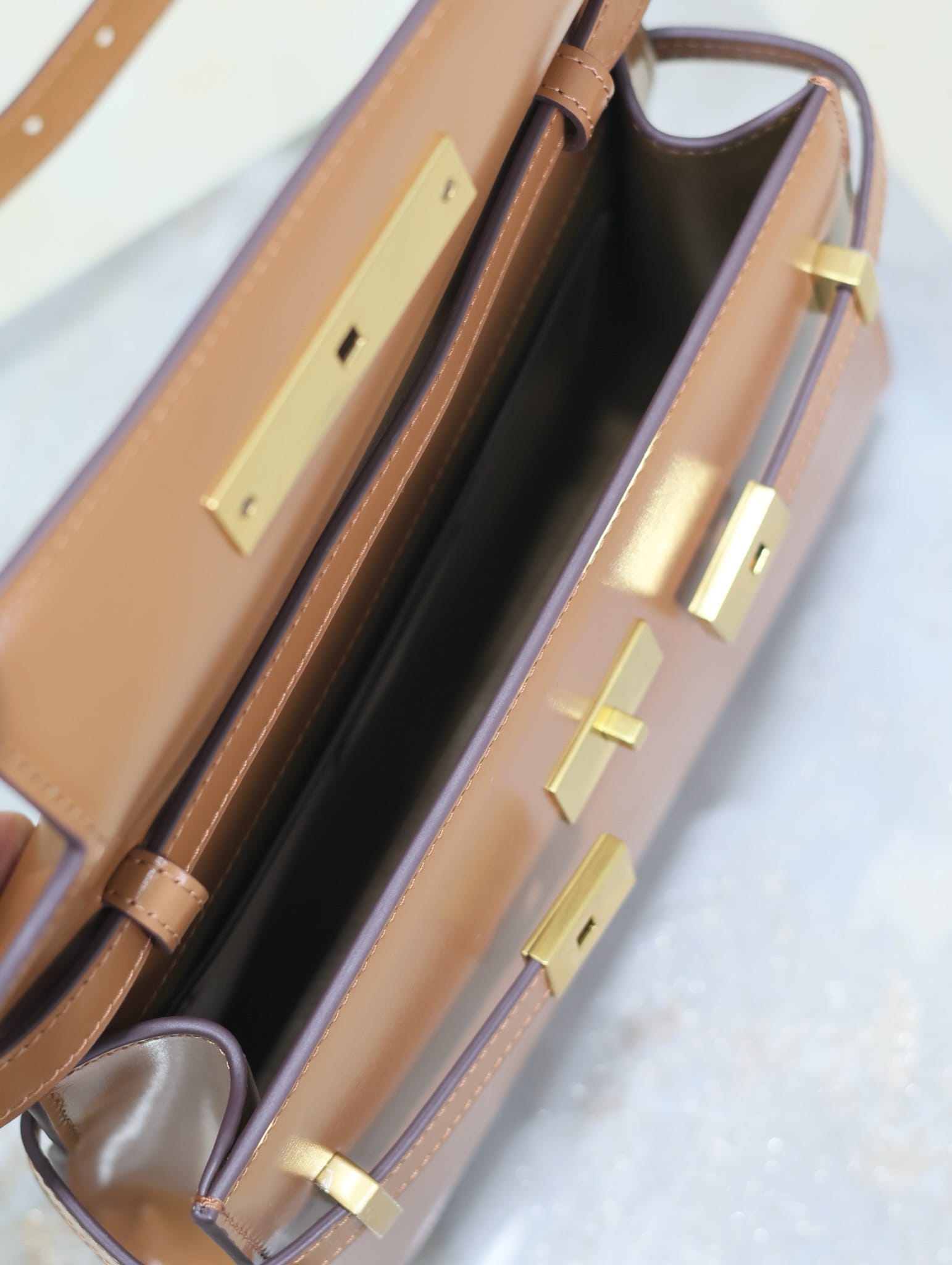 Manhattan 24cm Saint Laurent 675626.5