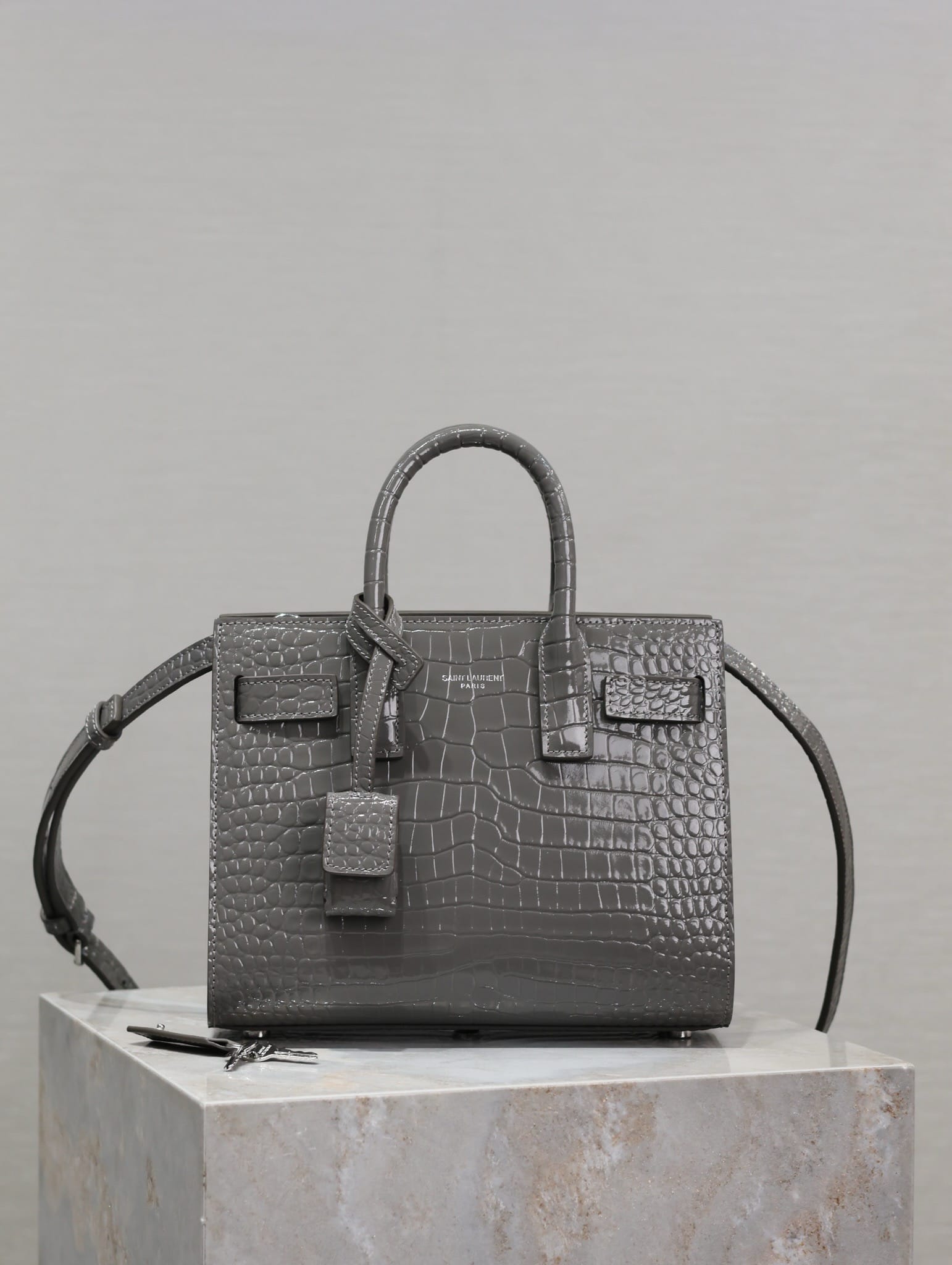 Le sac de jour 22cm Saint Laurent 392035.3