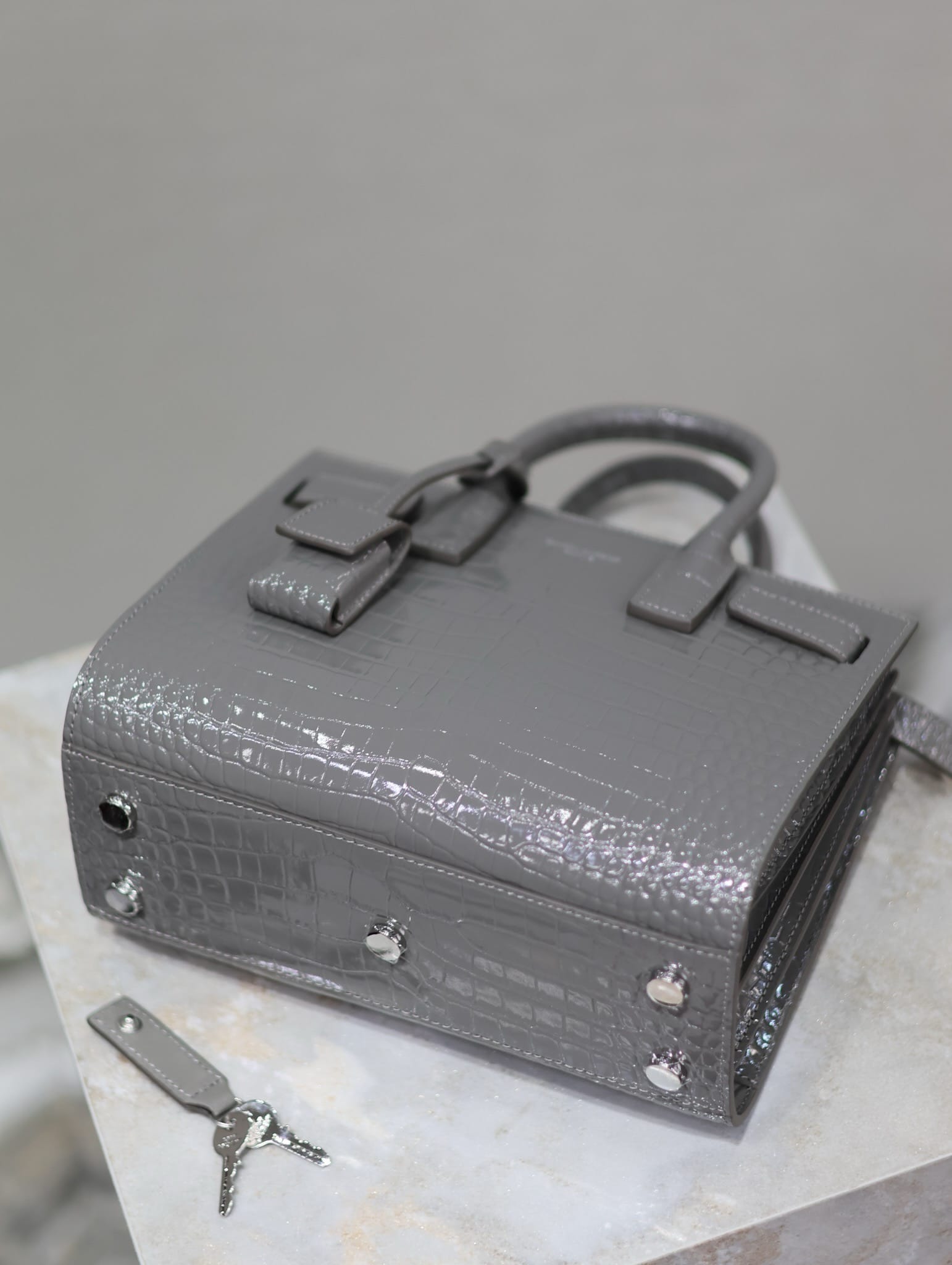 Le sac de jour 22cm Saint Laurent 392035.3