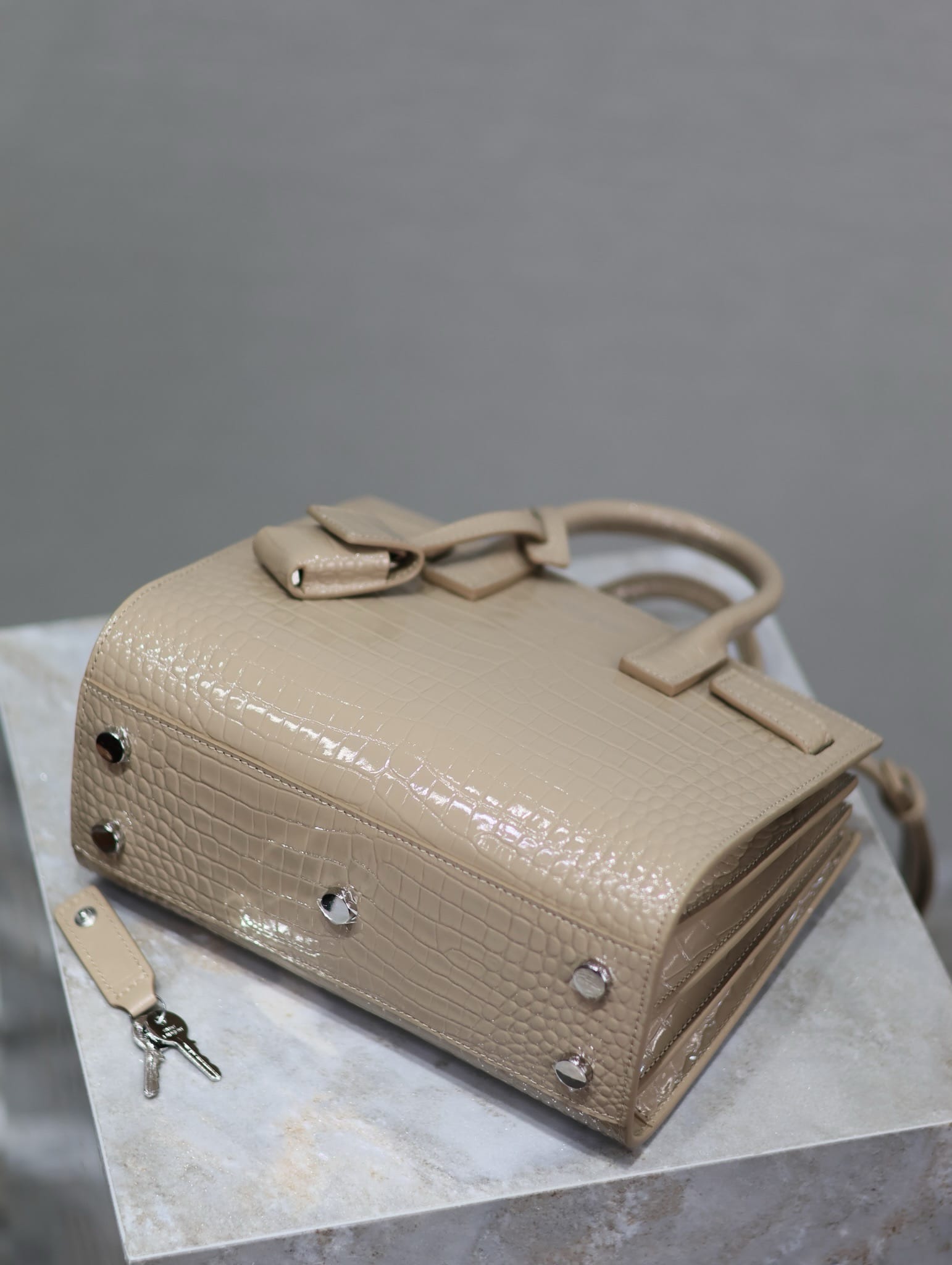 Le sac de jour 22cm Saint Laurent 392035.5