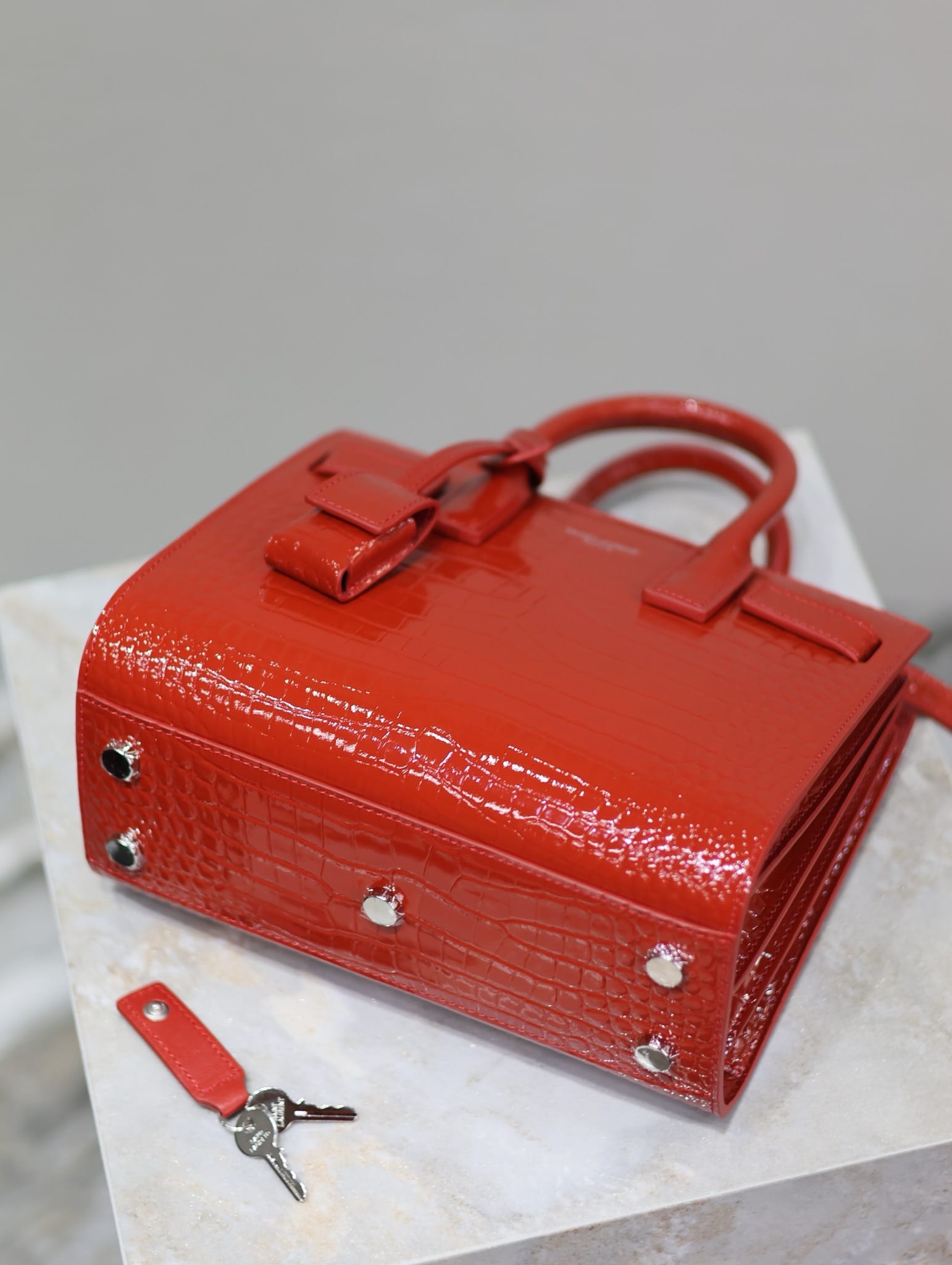 Le sac de jour 22cm Saint Laurent 392035.6