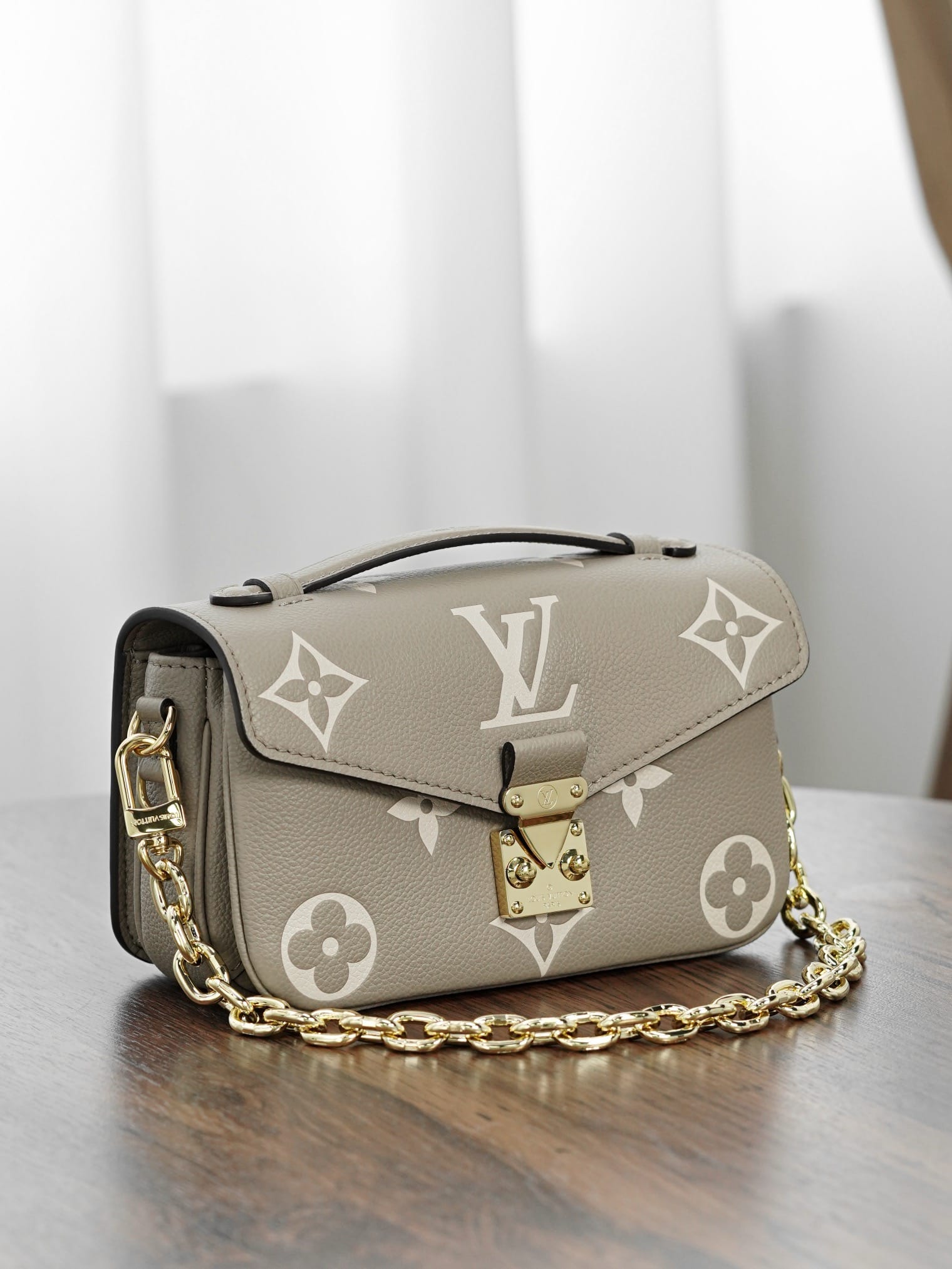 Pochette Metis East West Louis Vuitton M23081