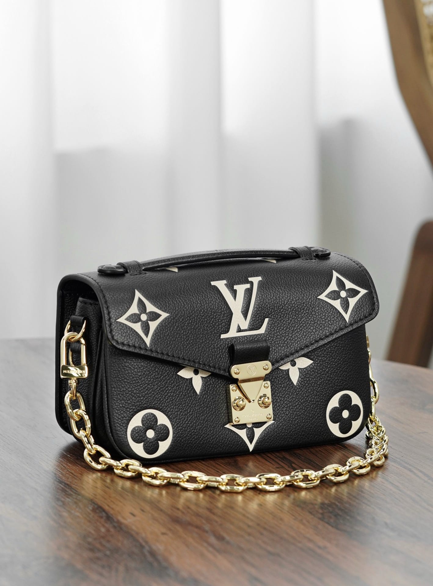 Pochette Metis East West Louis Vuitton M23081.1