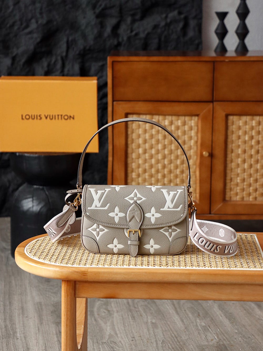 Diane Louis Vuitton M46583