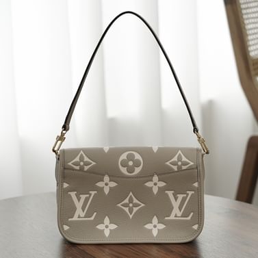 Diane Louis Vuitton M46583