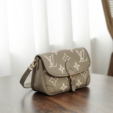 Diane Louis Vuitton M46583