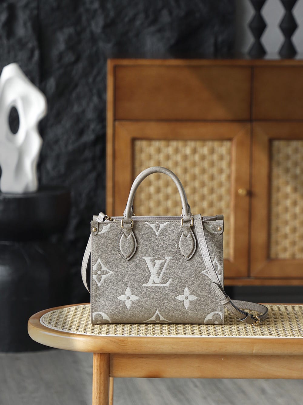 OnTheGo Louis Vuitton M45779