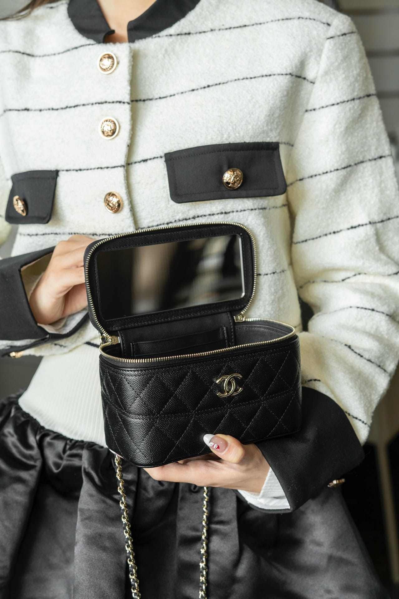 24c Vanity Chanel 24cv.1