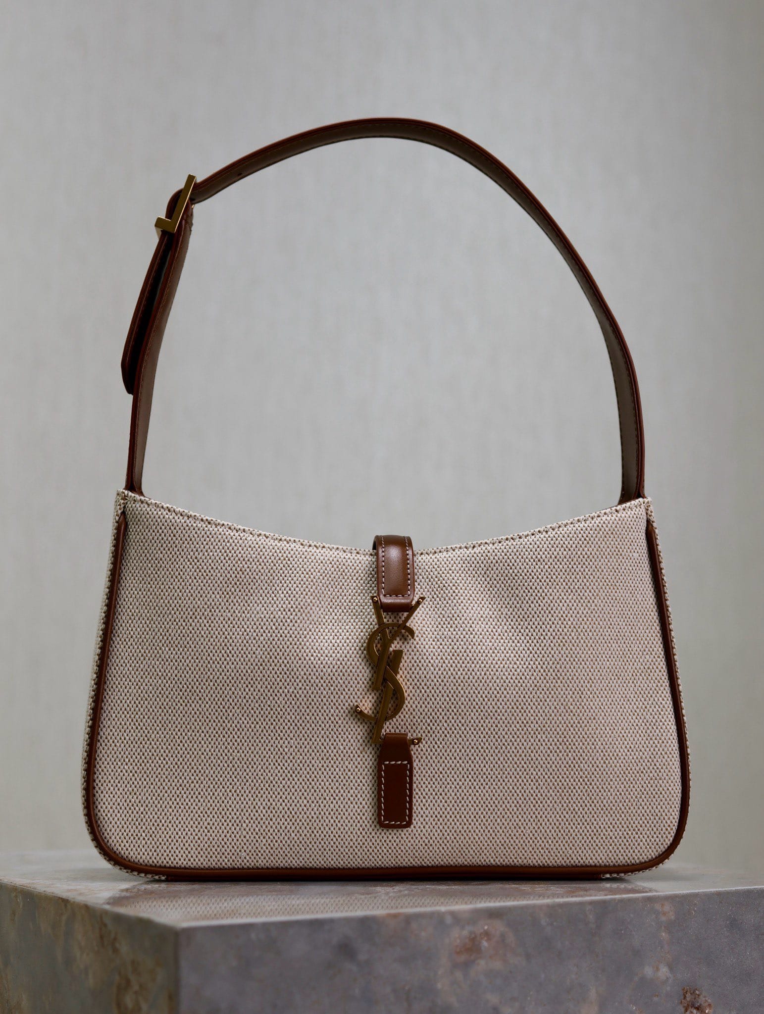 Le 5A7 Saint Laurent 657228.5