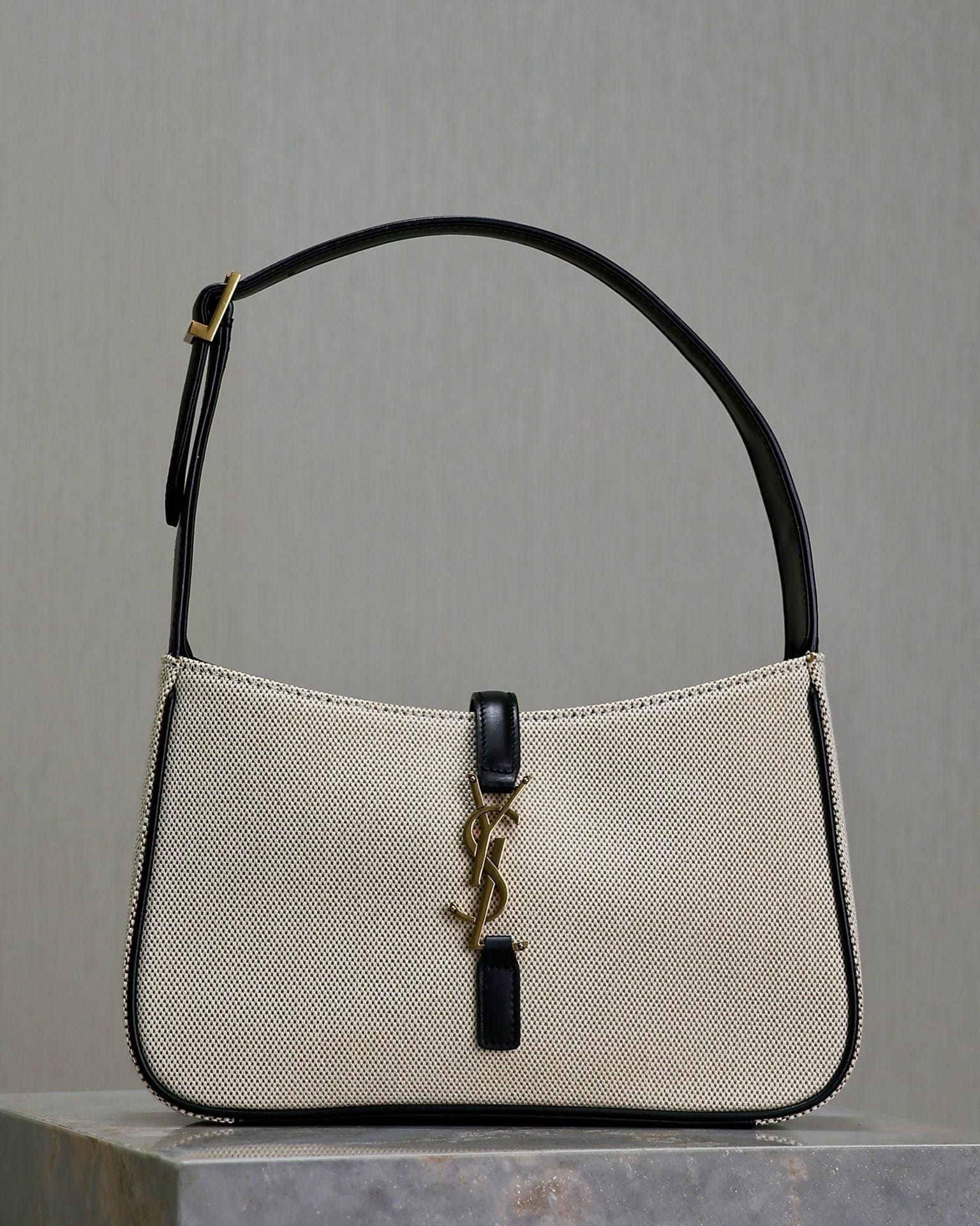 Le 5A7 Saint Laurent 657228.6