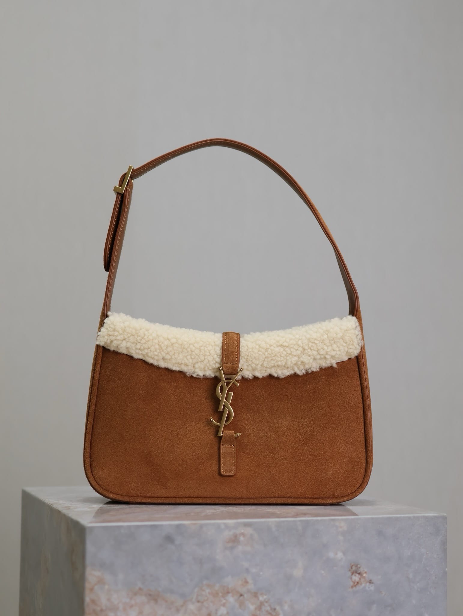 Le 5A7 Saint Laurent 657228.12