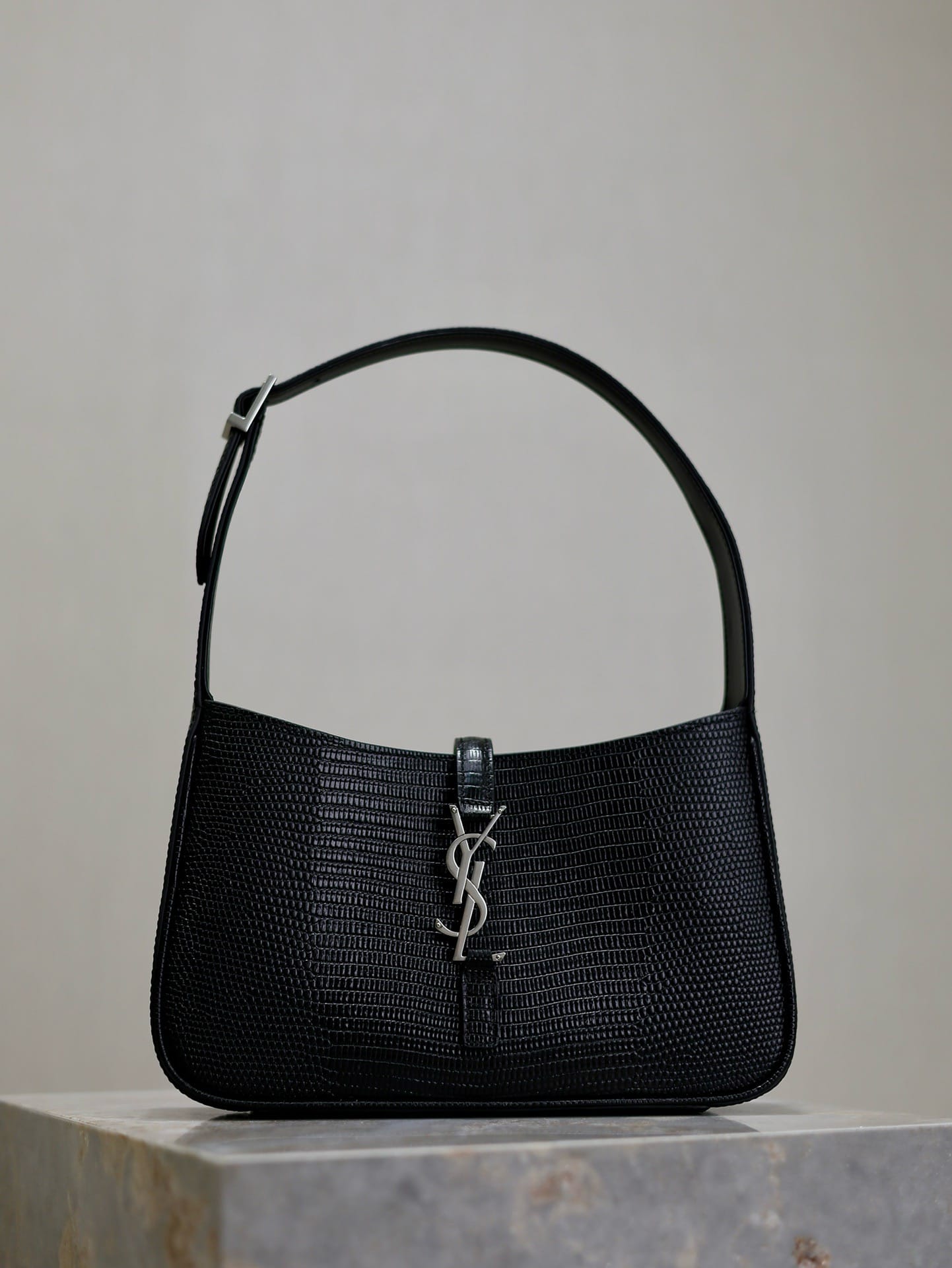 Le 5A7 Saint Laurent 657228.51