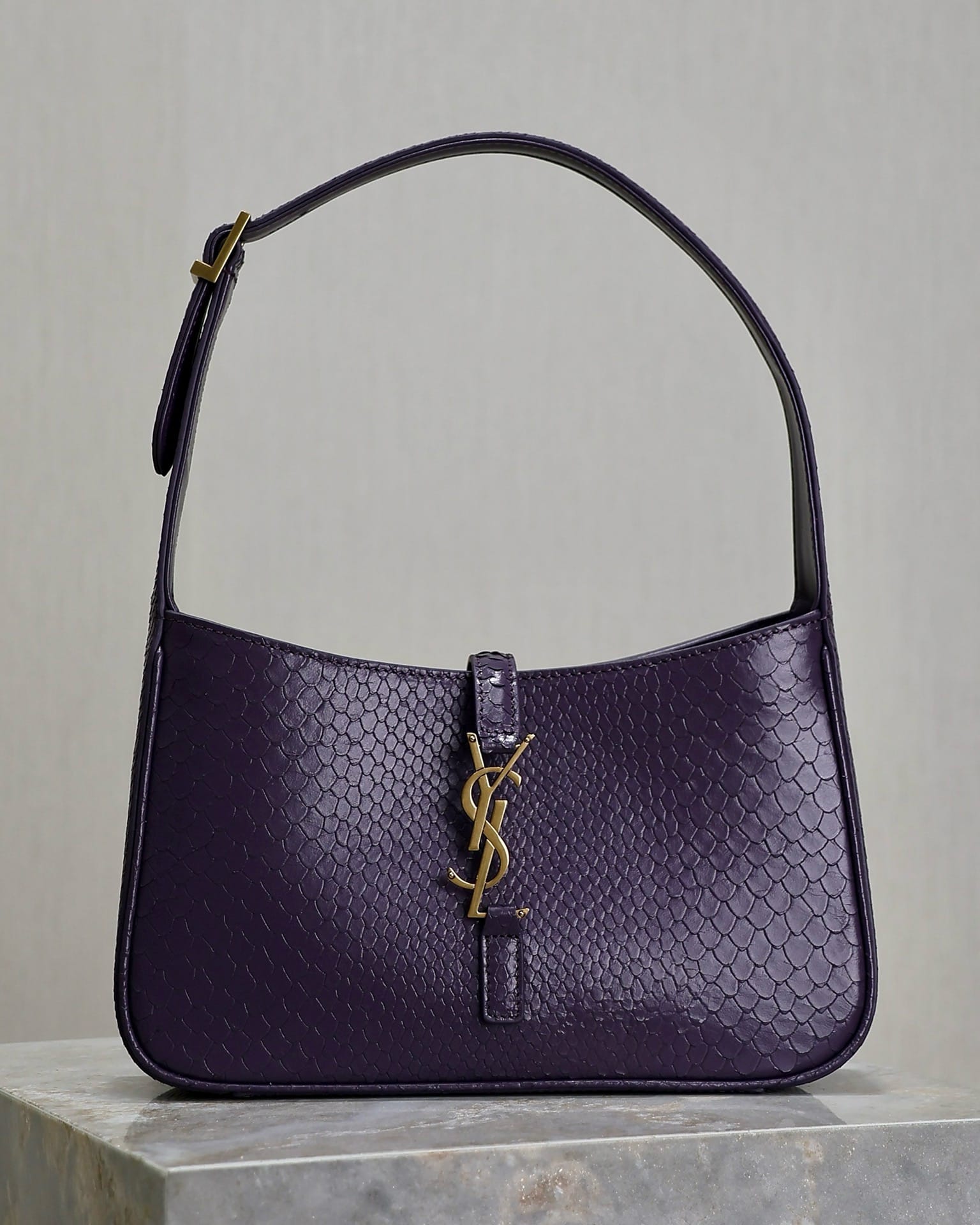 Le 5A7 Saint Laurent 657228.24o