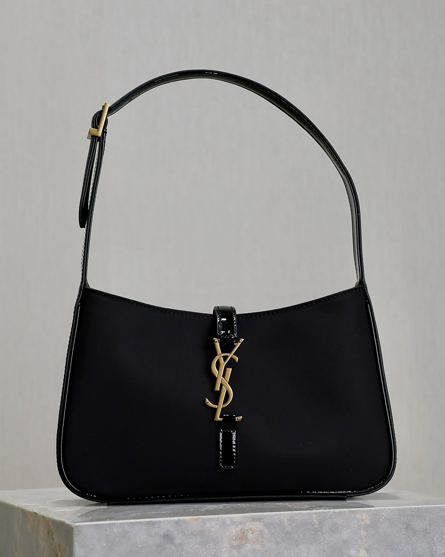 Le 5A7 Saint Laurent 657228.22