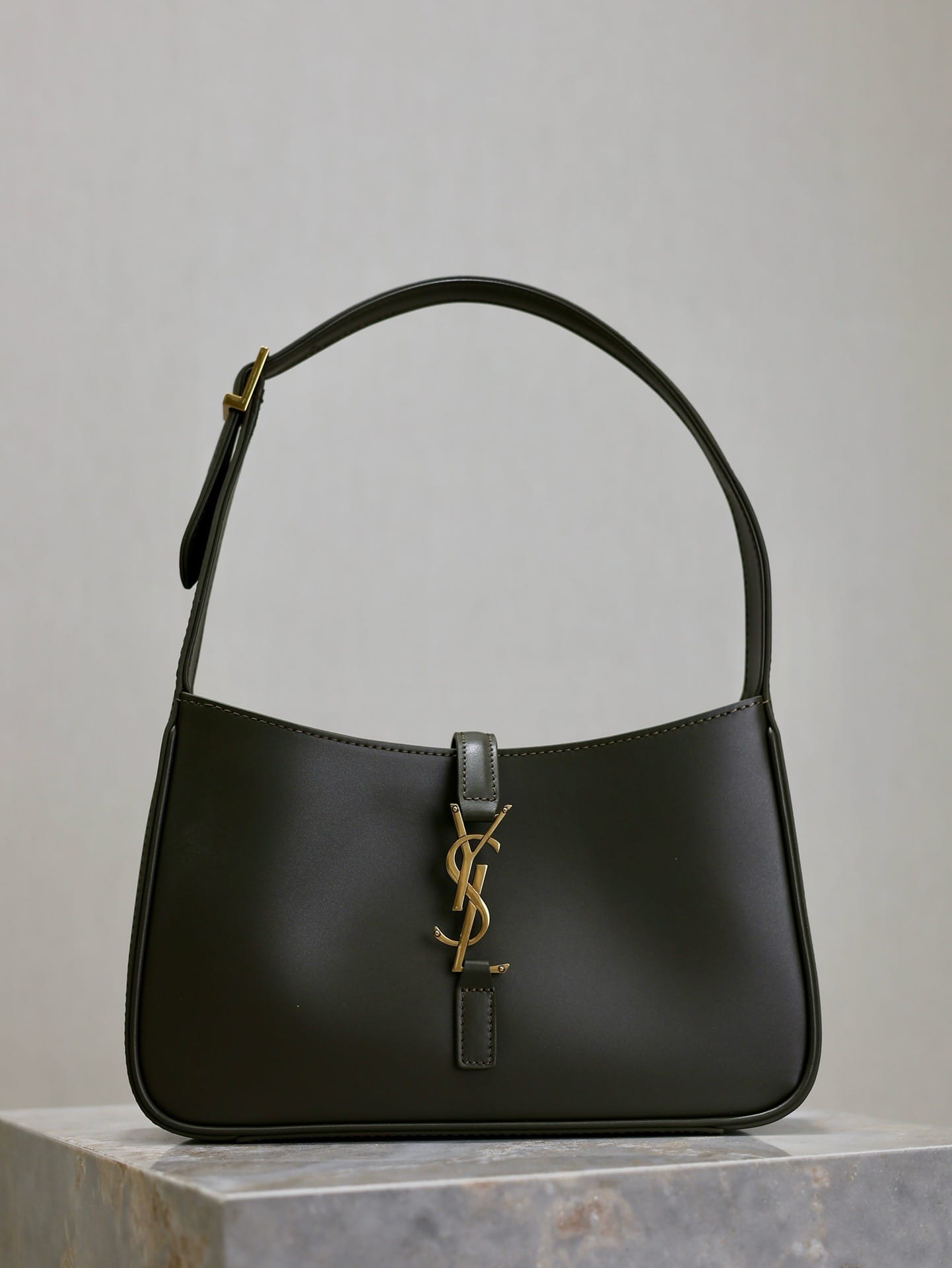 Le 5A7 Saint Laurent 657228.25