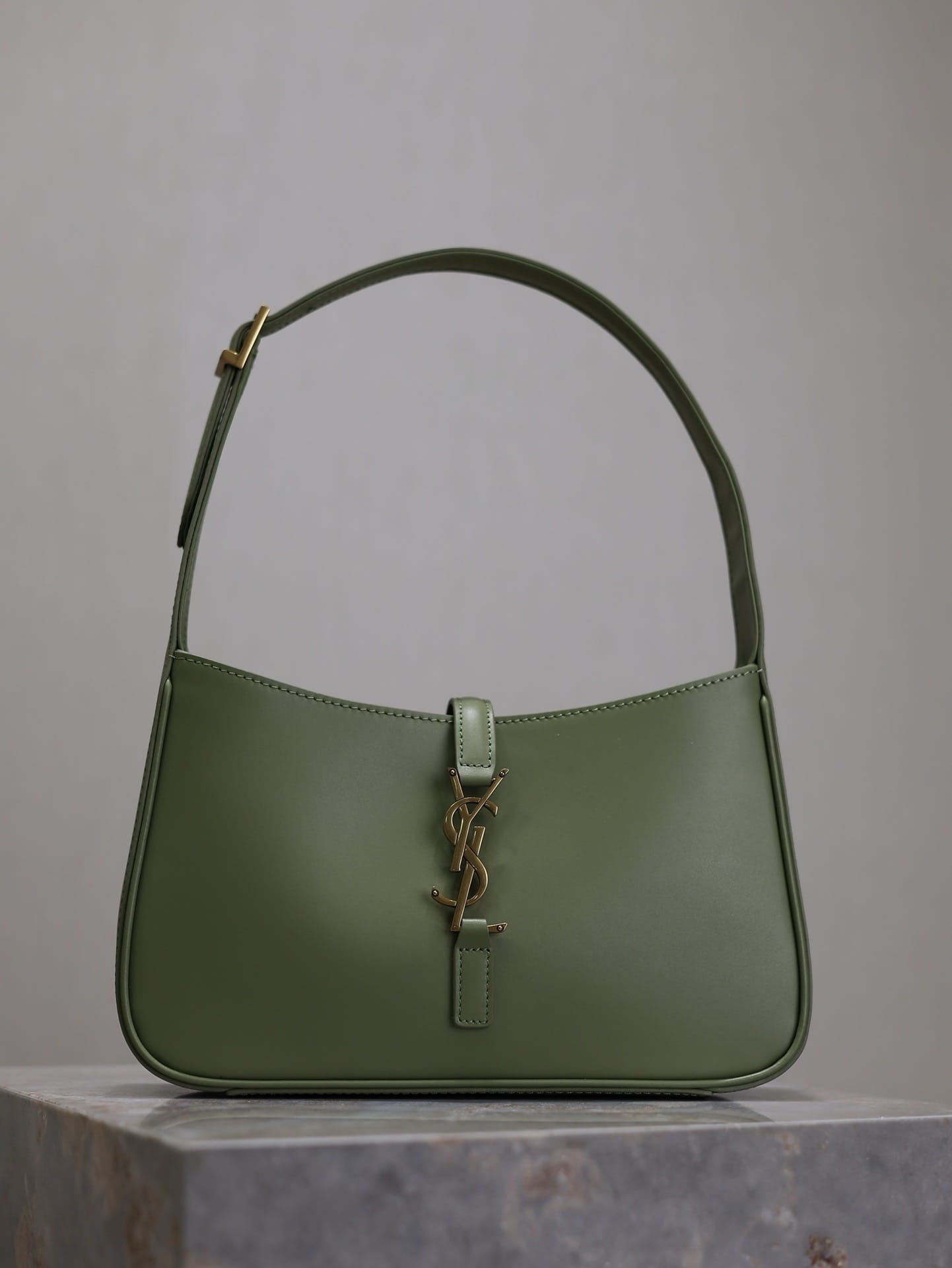 Le 5A7 Saint Laurent 657228.26