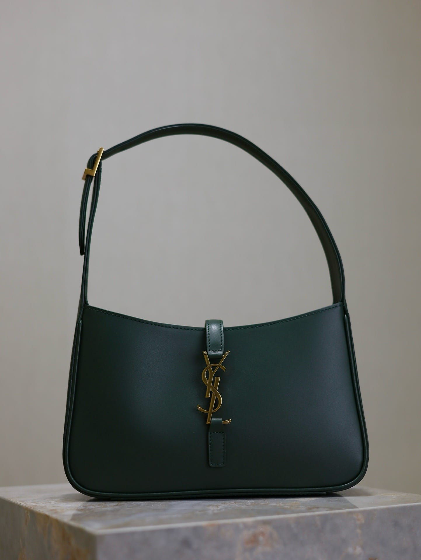 Le 5A7 Saint Laurent 657228.27