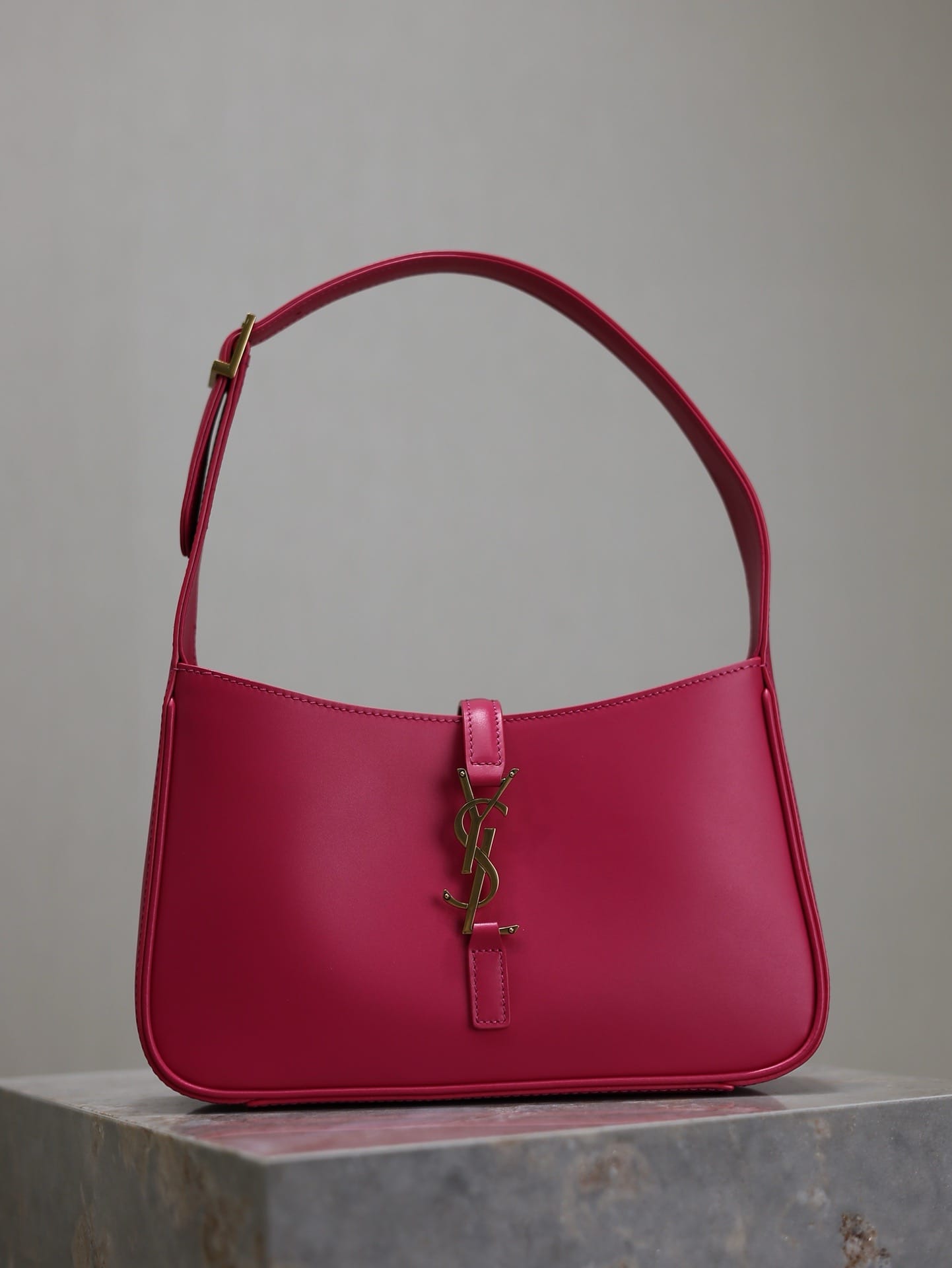 Le 5A7 Saint Laurent 657228.28