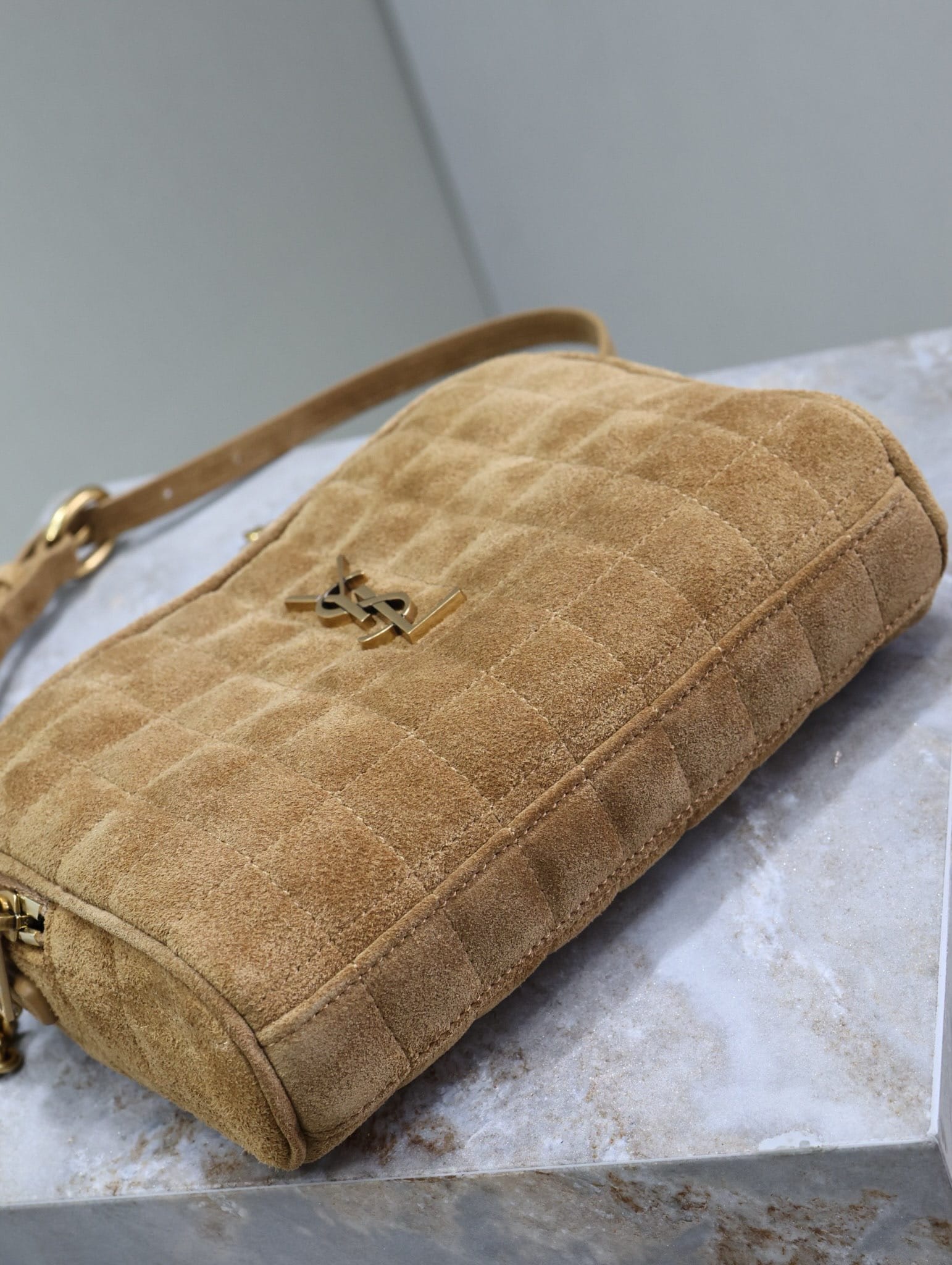 Le Cassandre Matelasse Carre Saint Laurent 764809.1