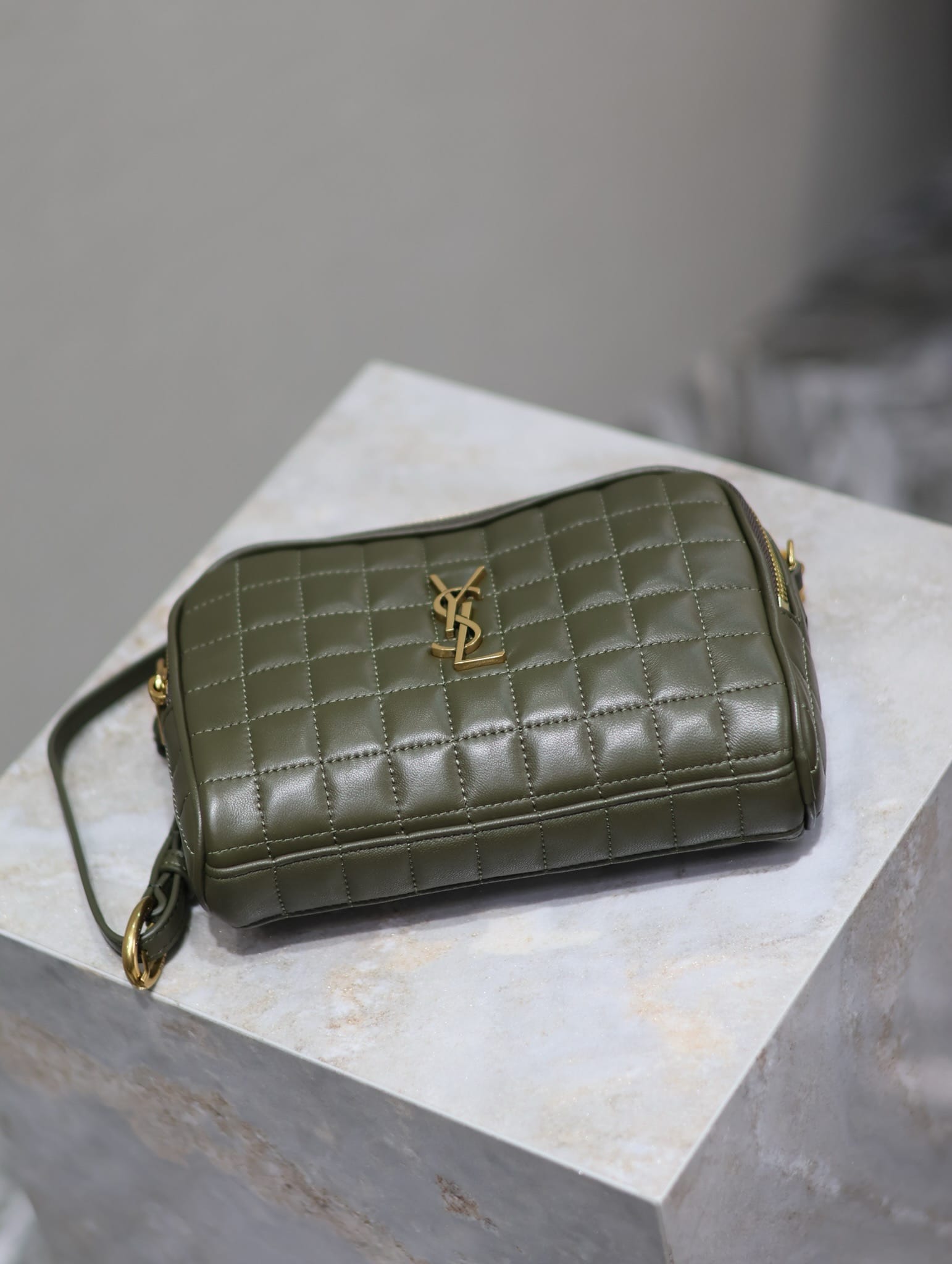 Le Cassandre Matelasse Carre Saint Laurent 764809.4