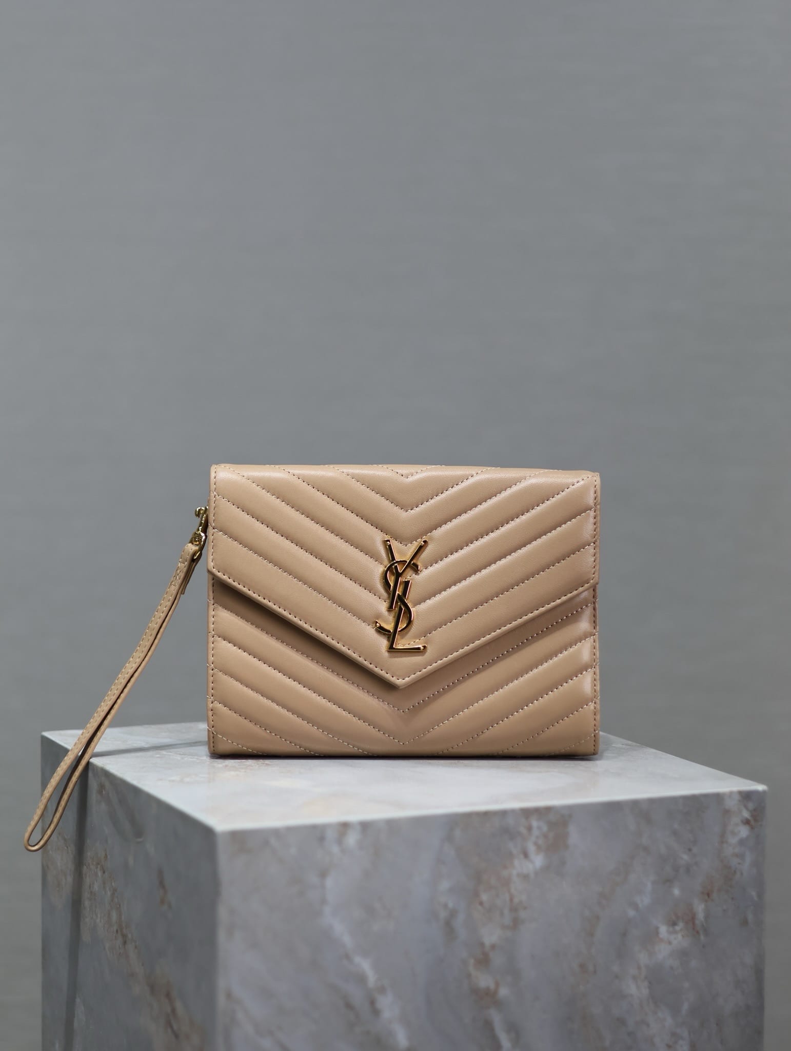 Le Cassandre Saint Laurent 617662.1