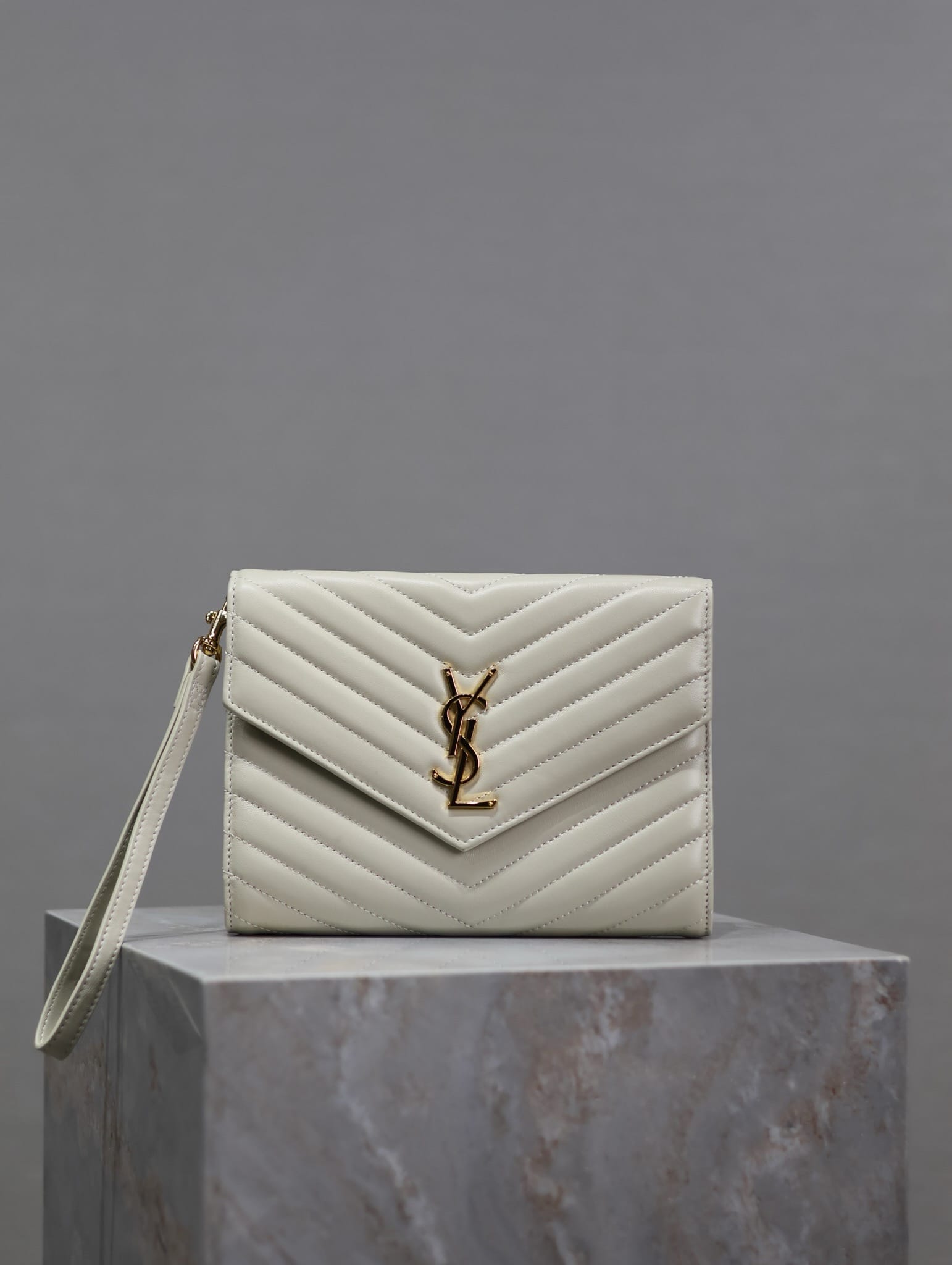 Le Cassandre Saint Laurent 617662.2