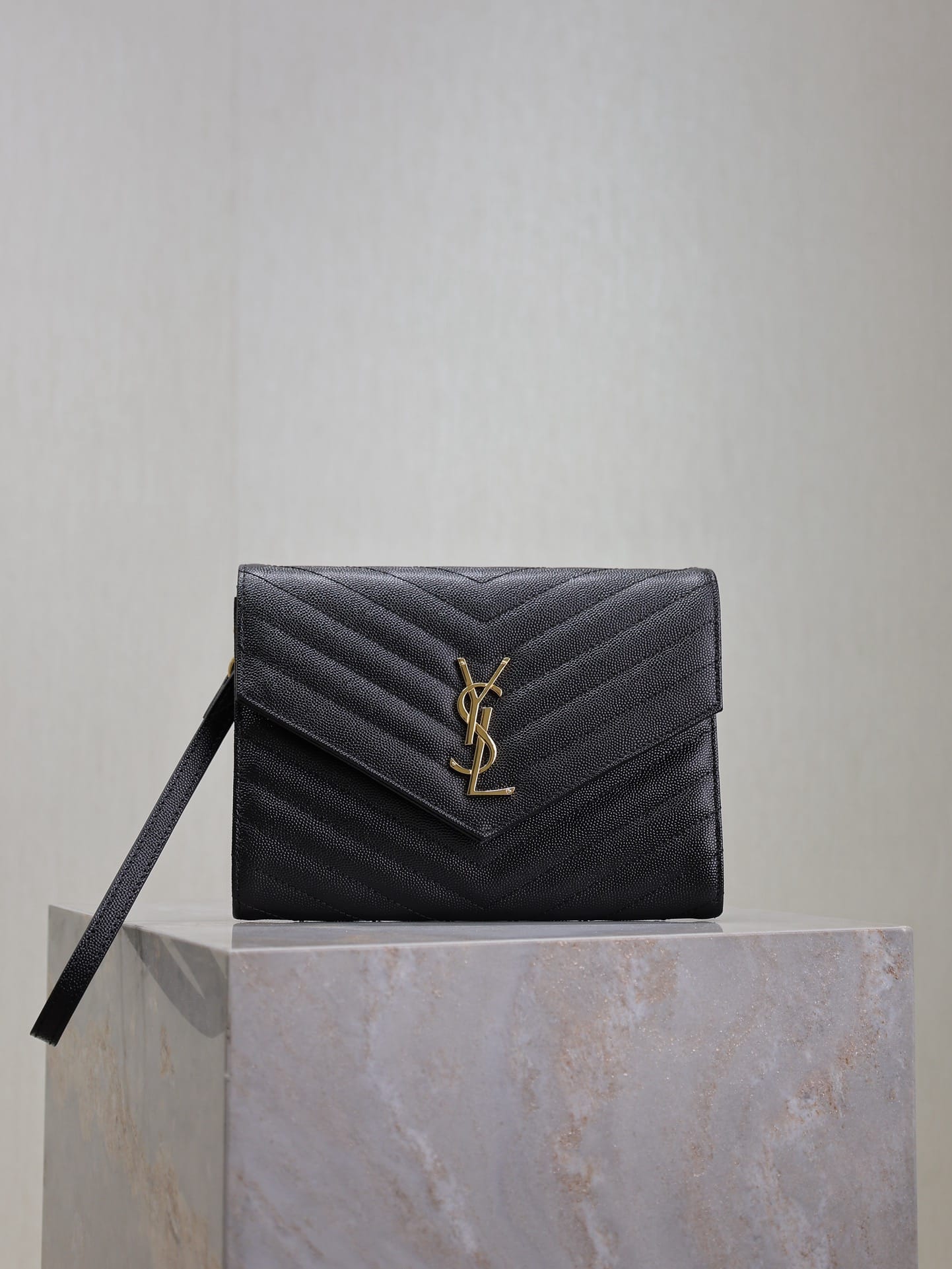 Le Cassandre Saint Laurent 617662.4