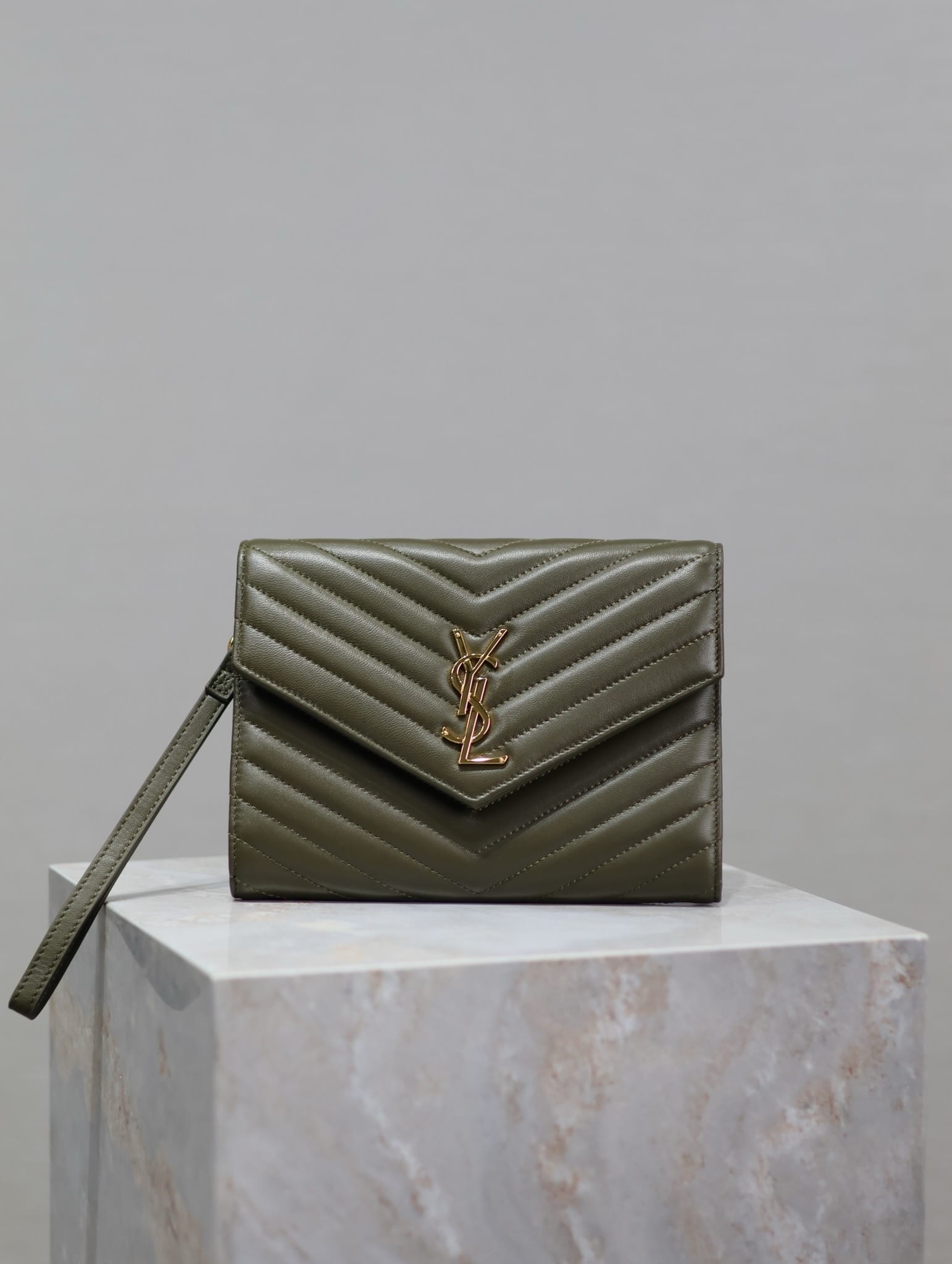 Le Cassandre Saint Laurent 617662.7