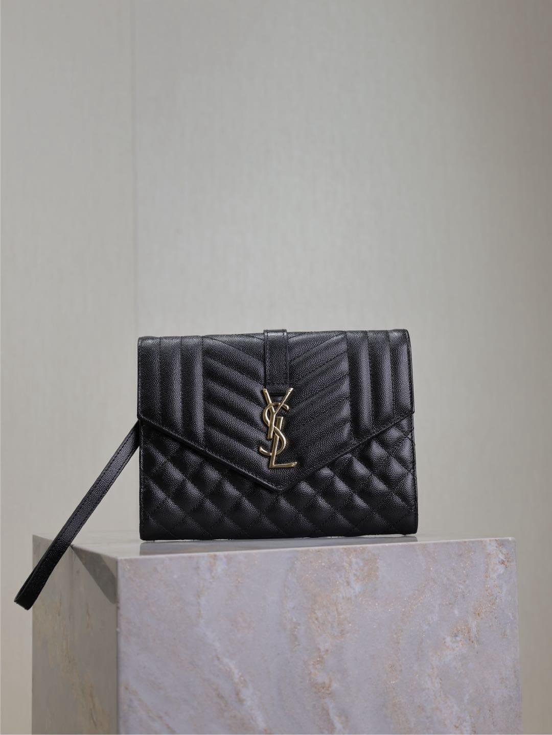 Le Cassandre Saint Laurent 617662.8