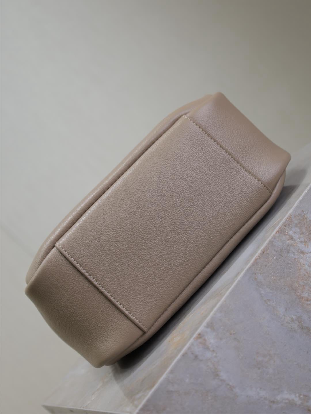 Le 5A7 Supple Saint Laurent 713938.12