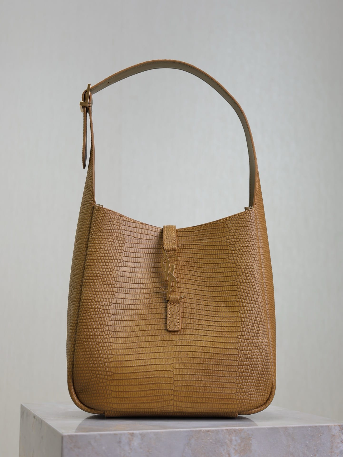 Le 5A7 Supple Saint Laurent 713938.16