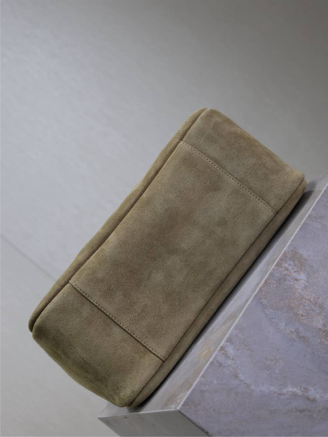 LE 5A7 Supple Saint Laurent 753837.8