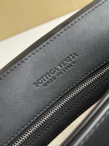 Andiamo 2025 Bottega Veneta 807715.1