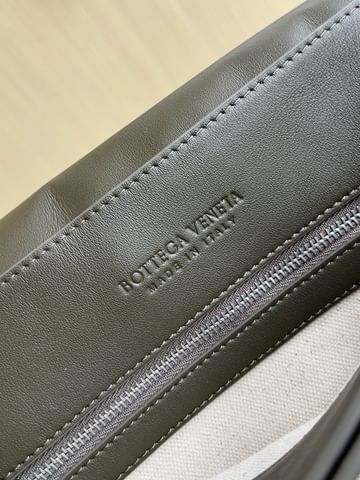 Andiamo 2025 Bottega Veneta 807715.2