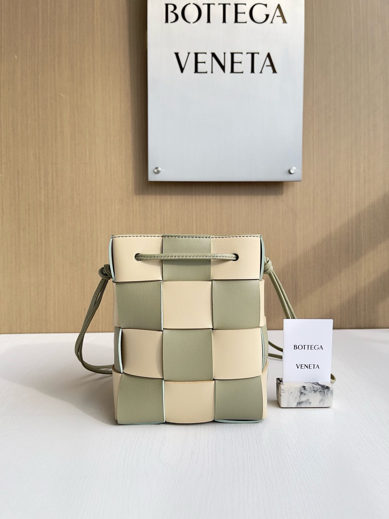 Jio Bottega Veneta 680218.9
