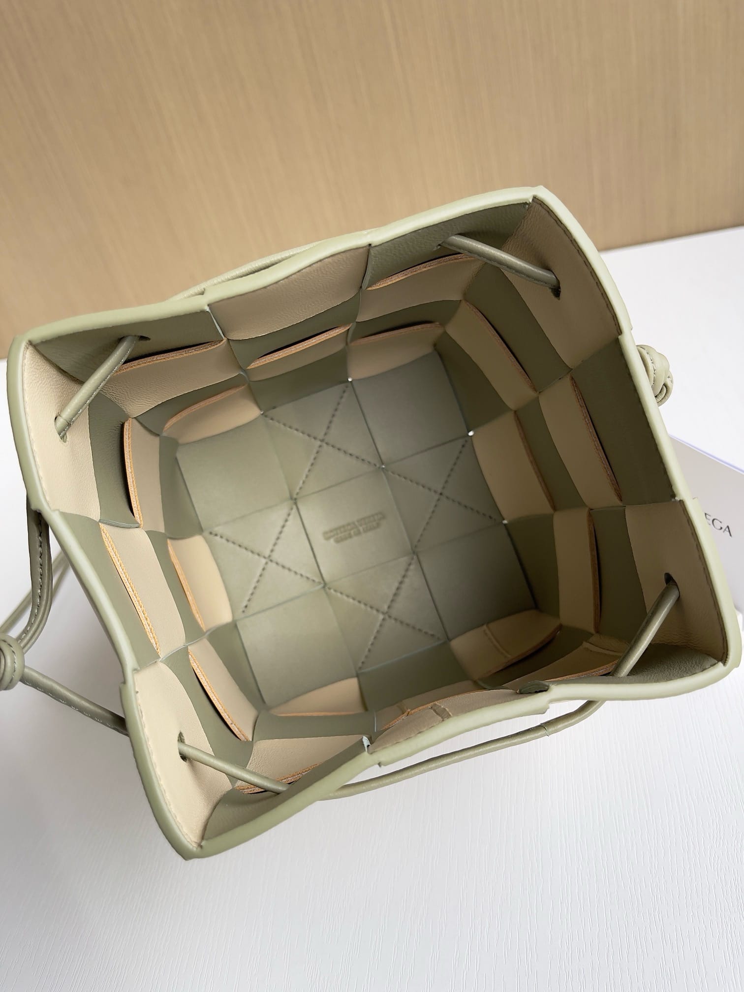 Jio Bottega Veneta 680218.9