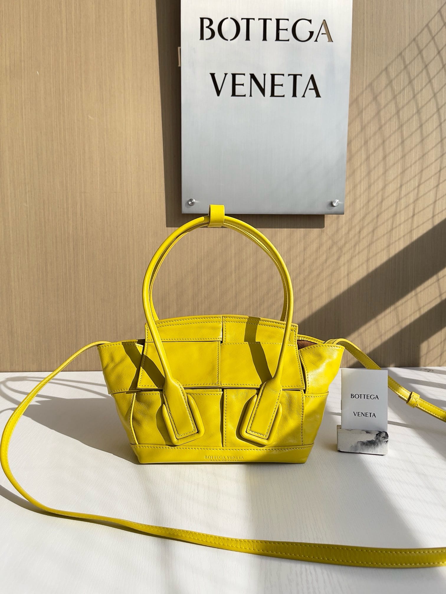 Arco Bottega Veneta 666873.3