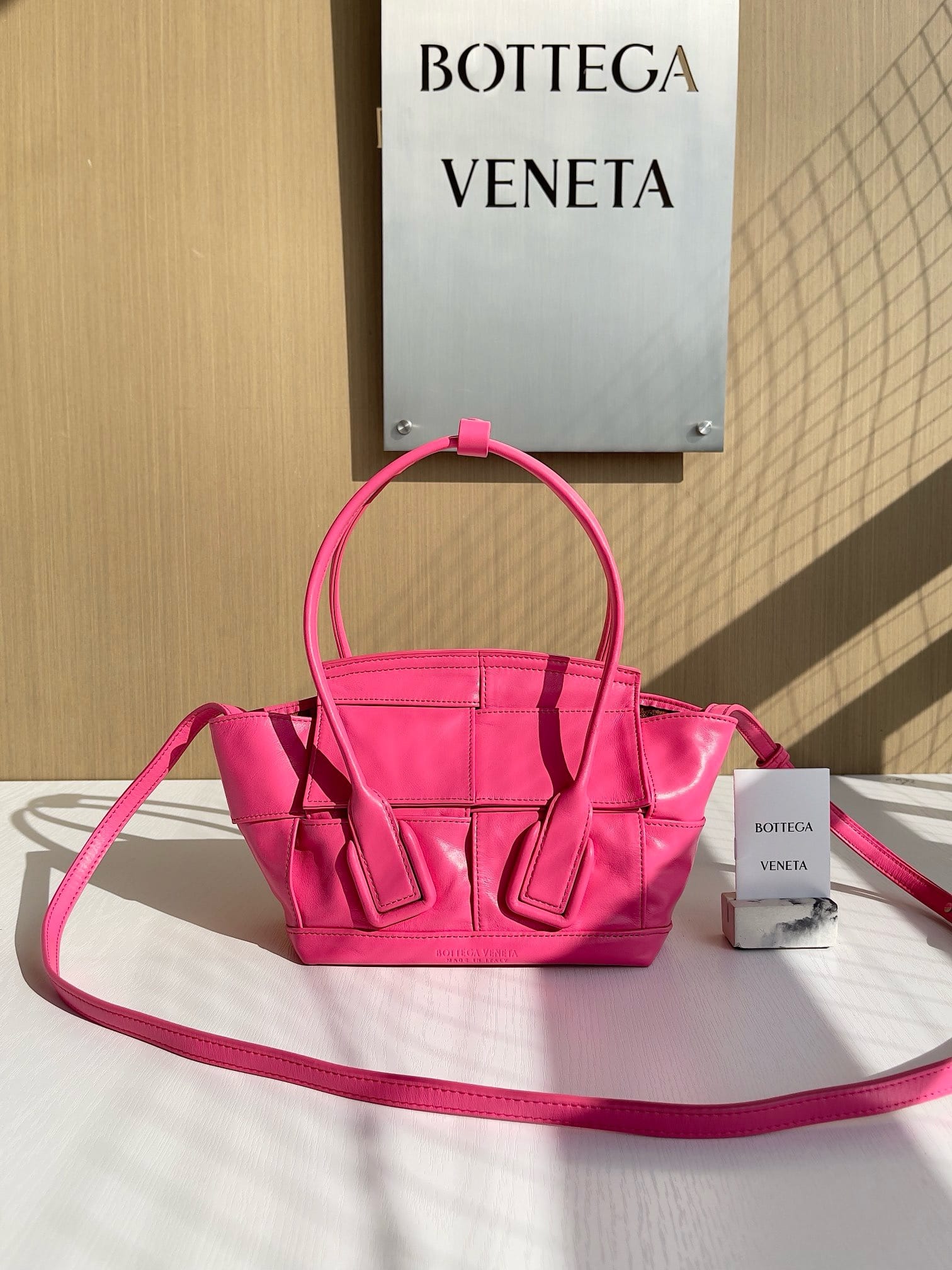 Arco Bottega Veneta 666873.4