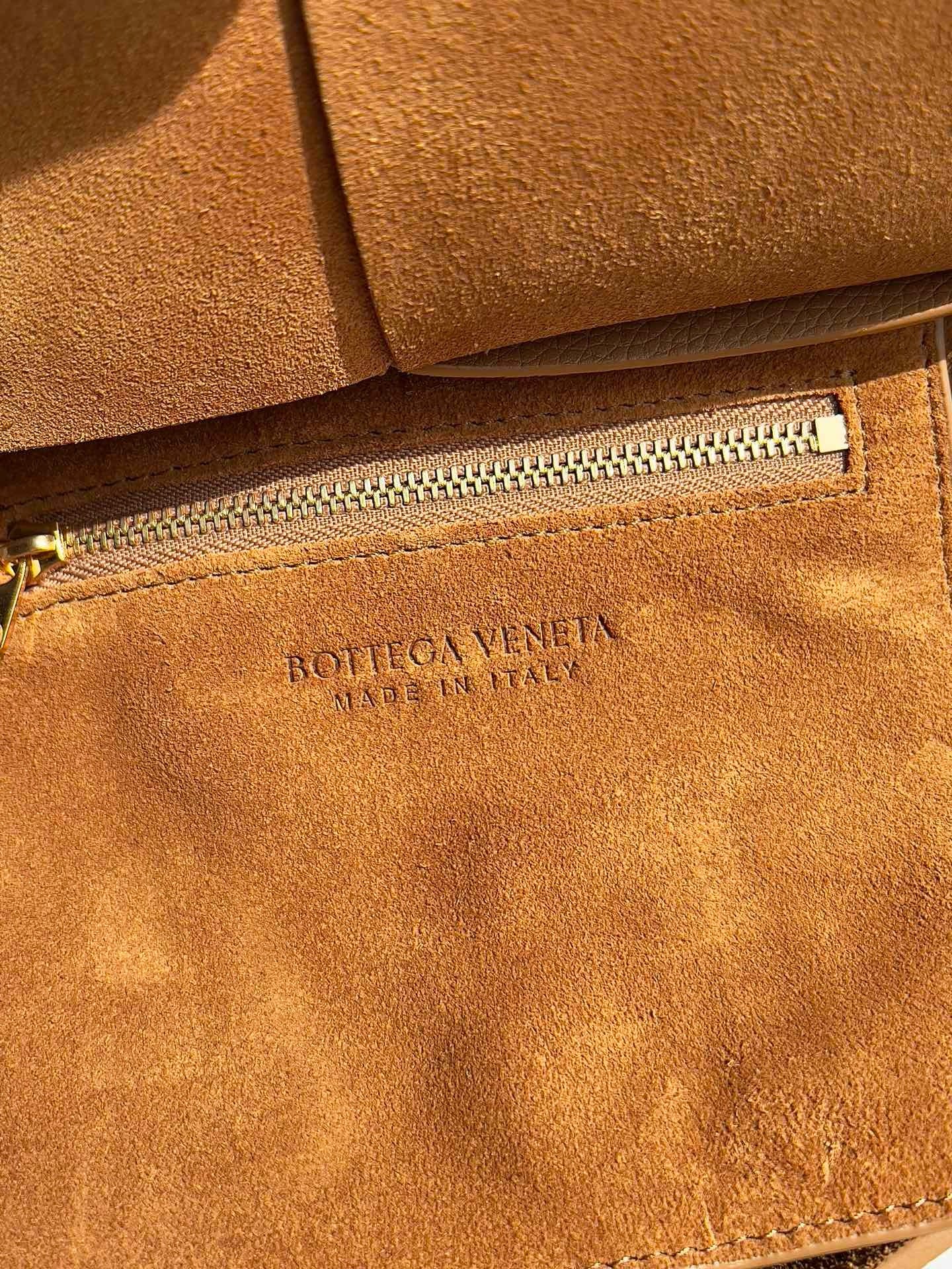 Arco Bottega Veneta 666871.2