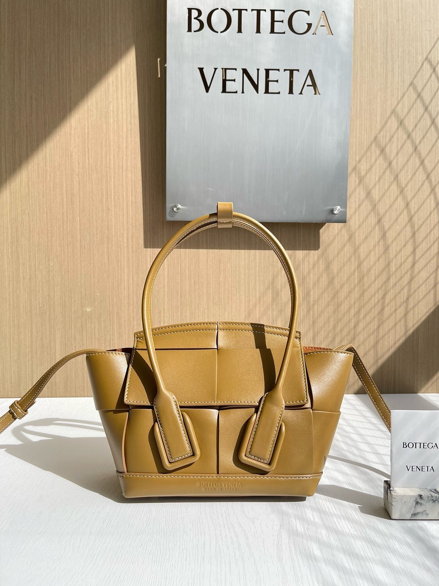Arco Bottega Veneta 666871.1