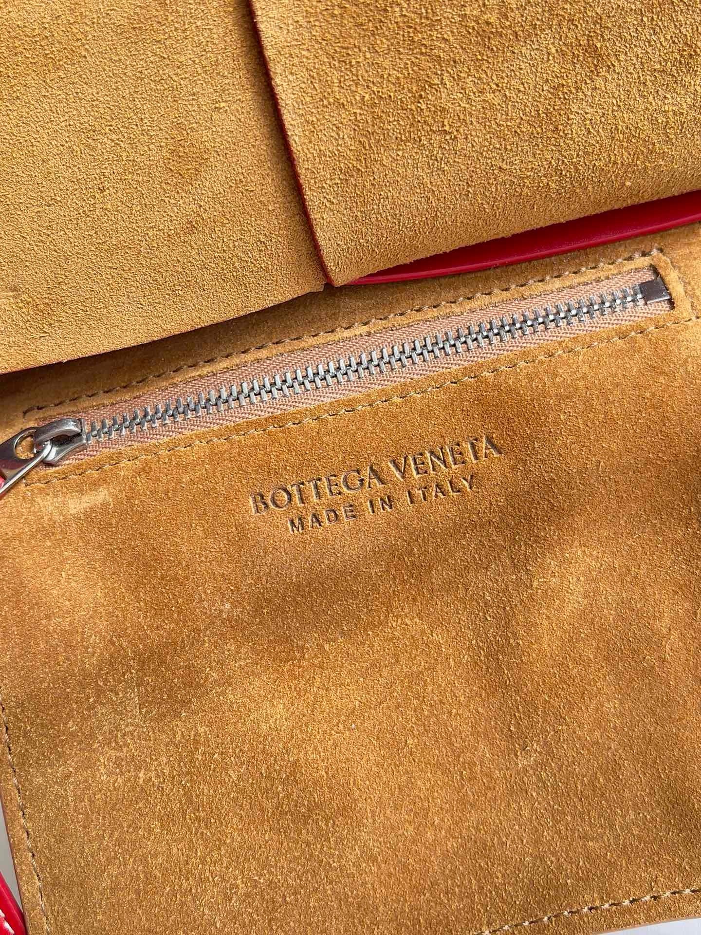 Arco Bottega Veneta 666871.4