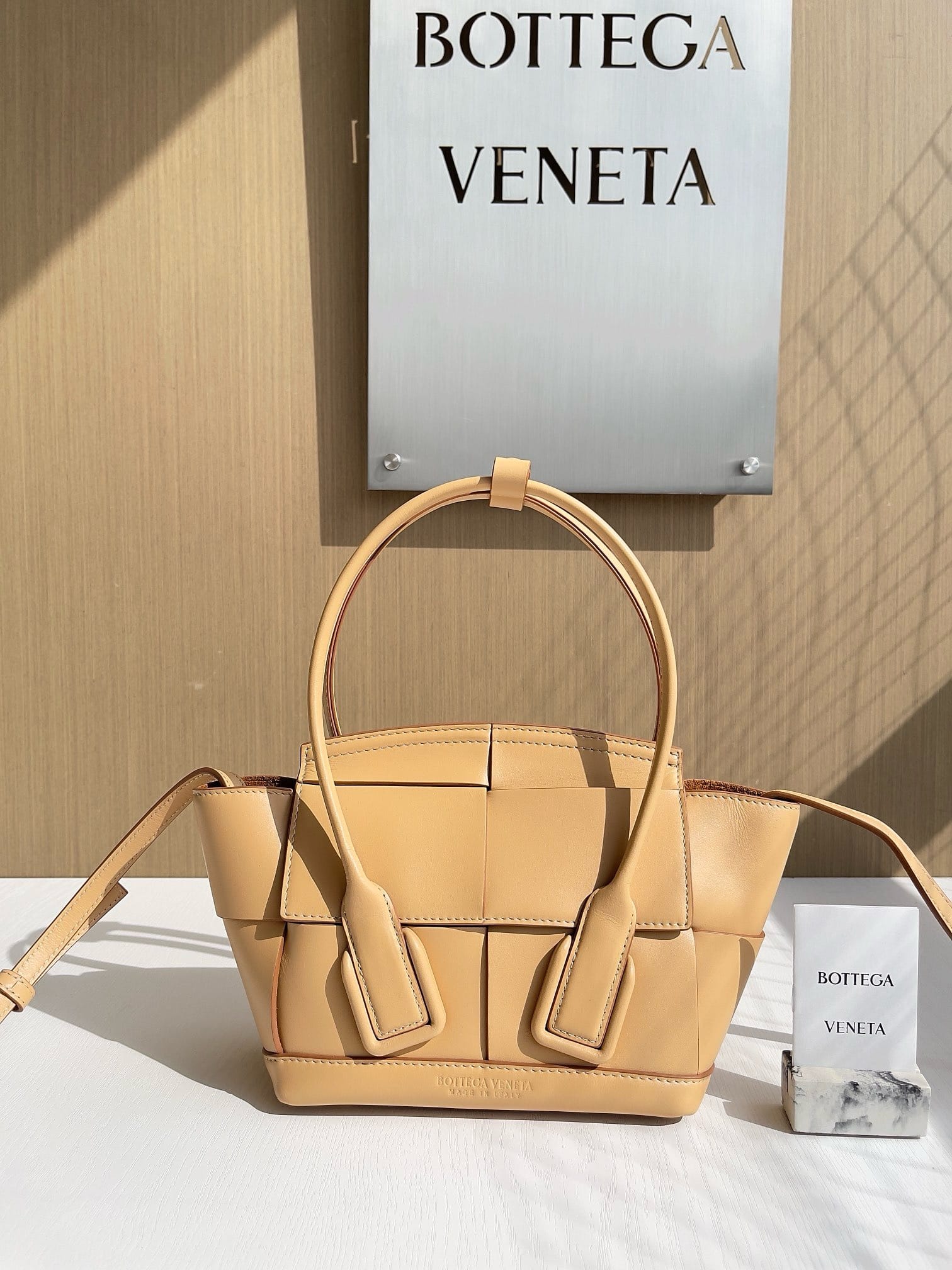 Arco Bottega Veneta 666871.6