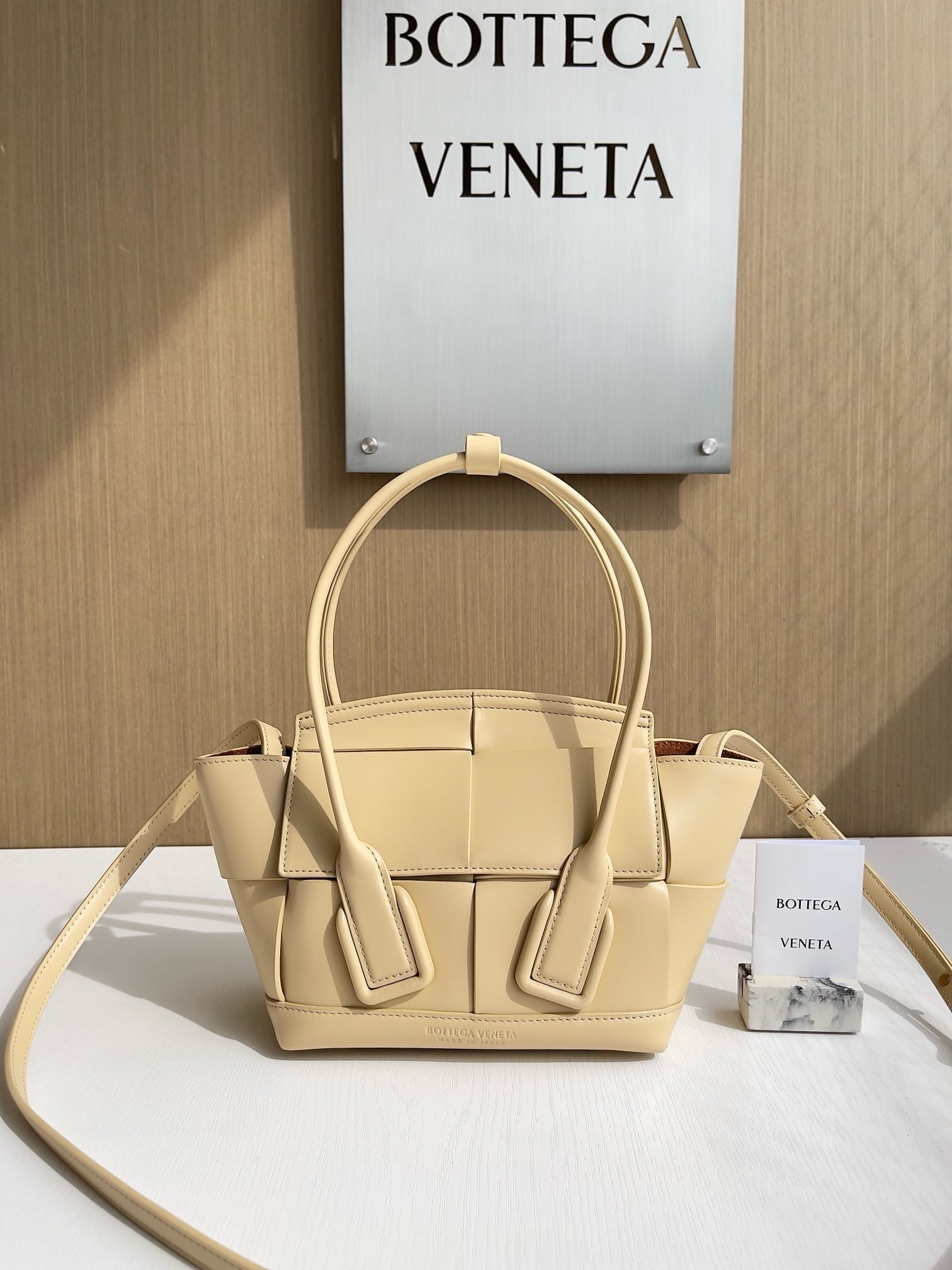 Arco Bottega Veneta 666871.9