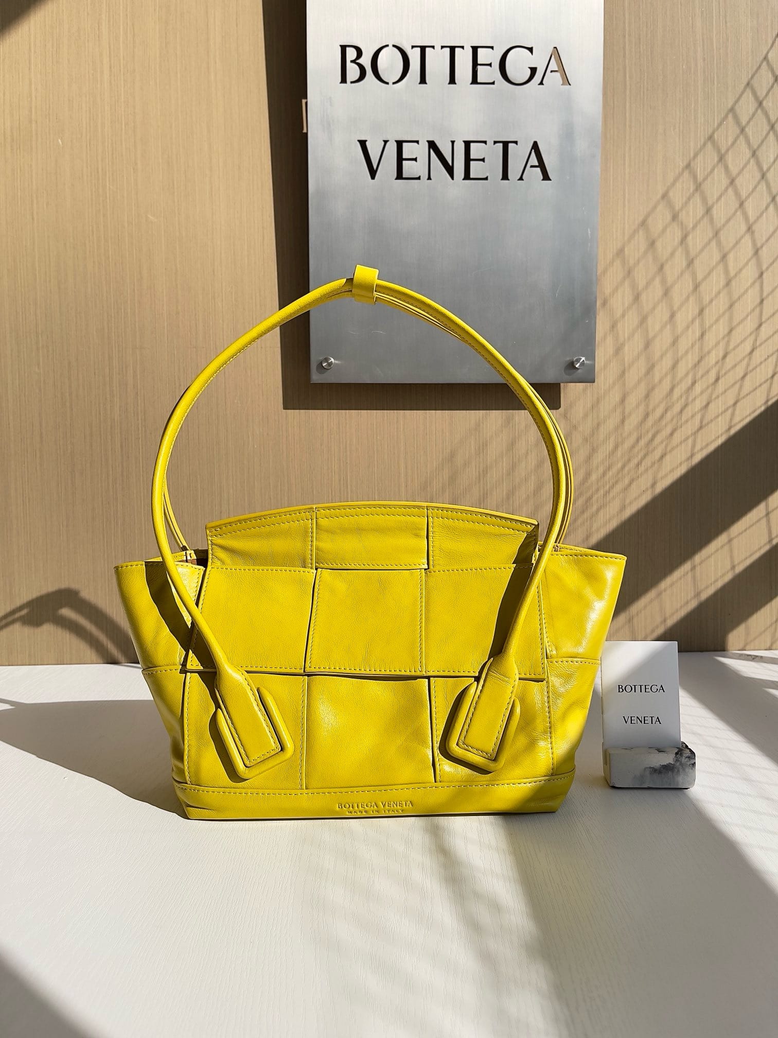 Arco Bottega Veneta 666874.4
