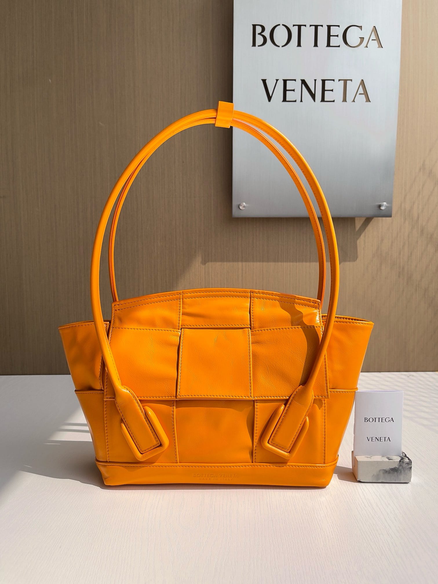 Arco Bottega Veneta 666874.7