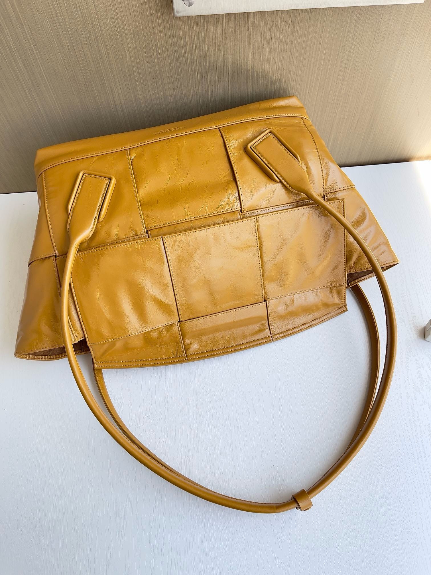 Arco Bottega Veneta 614463.6